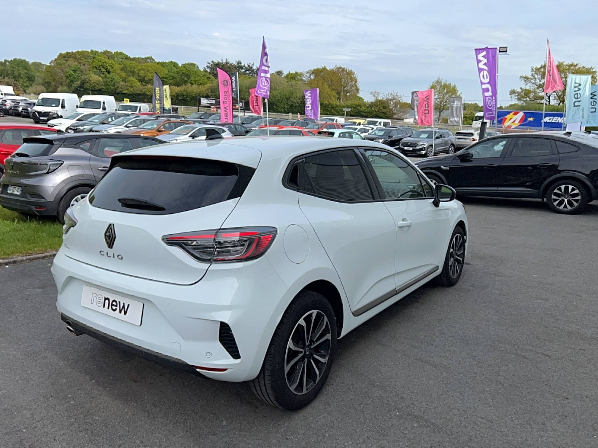 Vente en ligne Renault Clio 5 Clio TCe 90 au prix de 16 990 €