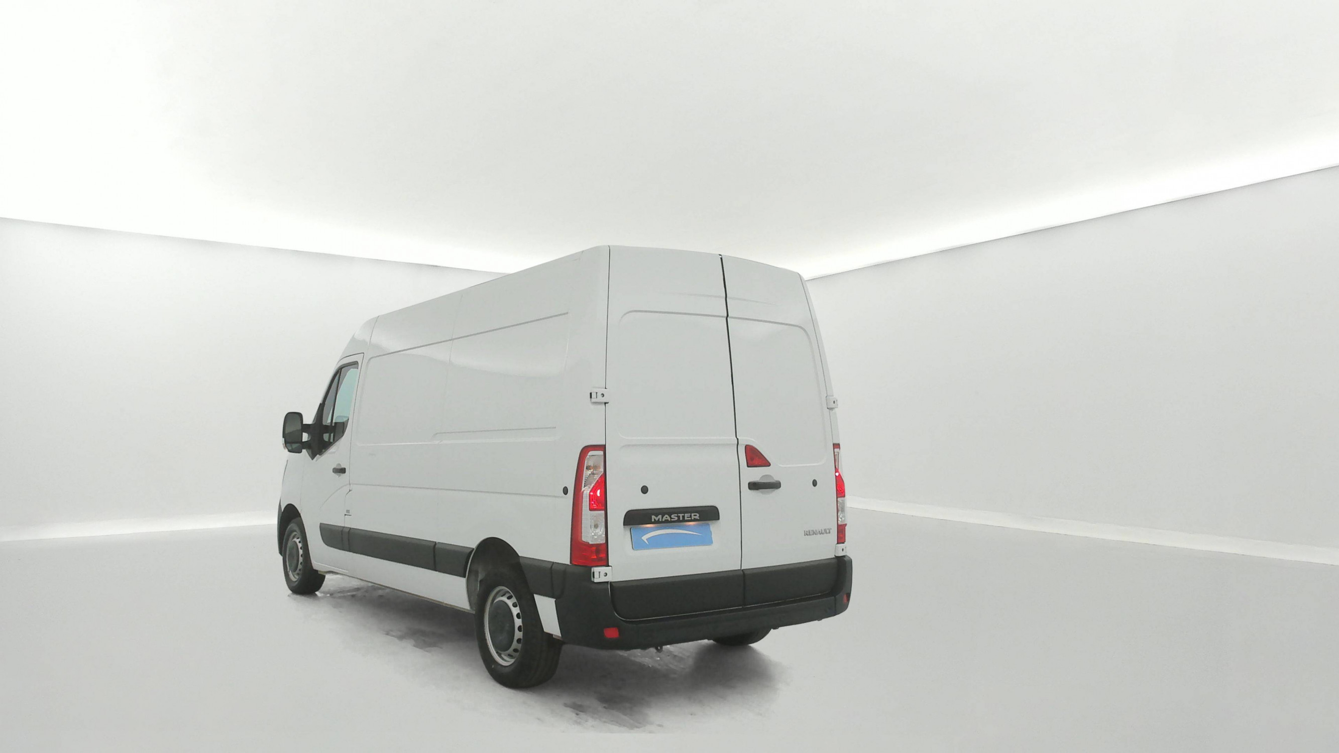 Vente en ligne Renault Master Fourgon MASTER FGN TRAC F3500 L2H2 BLUE DCI 135 au prix de 25 990 €