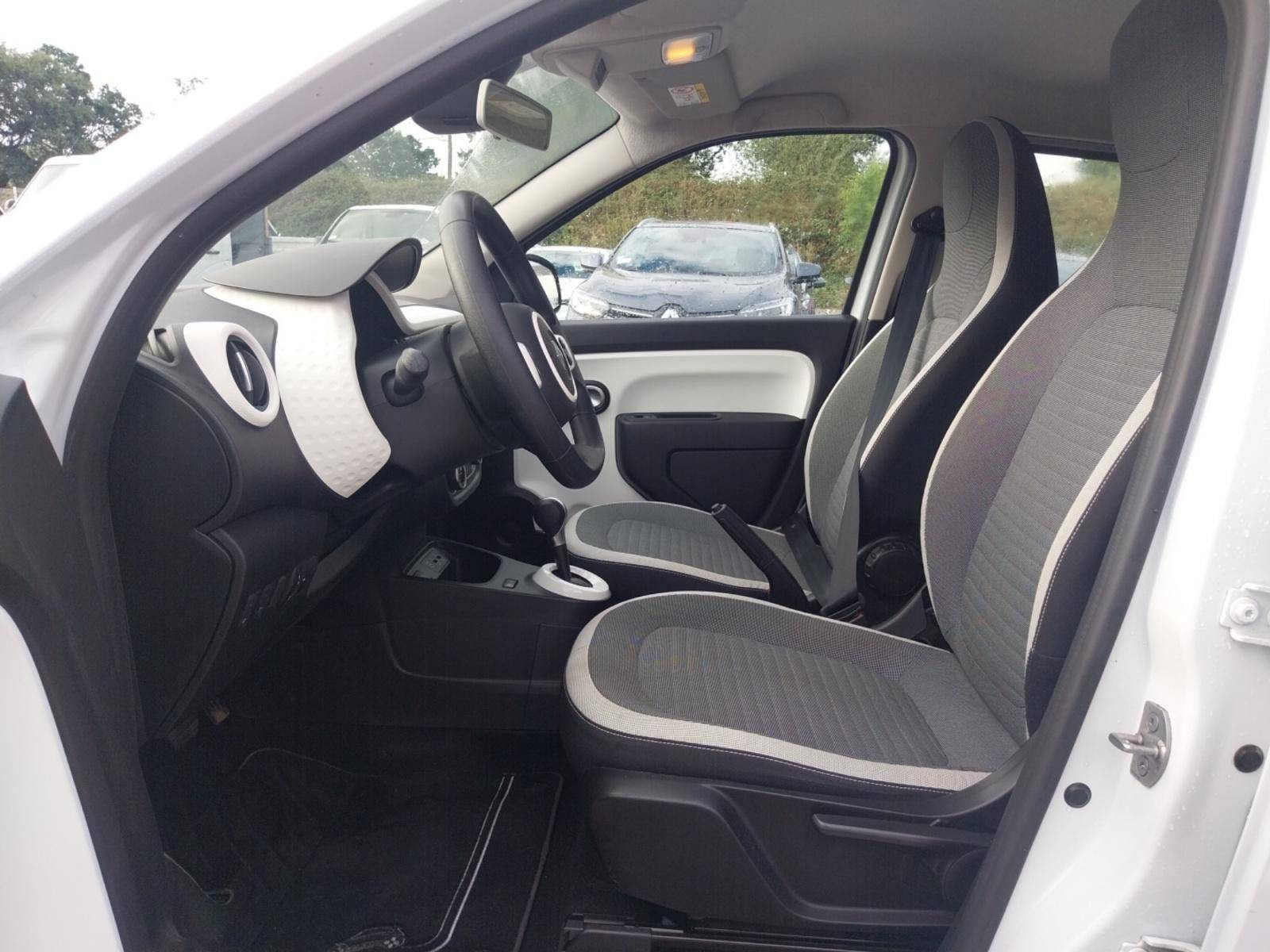 Vente en ligne Renault Twingo Electrique Twingo III E-Tech au prix de 12 990 €
