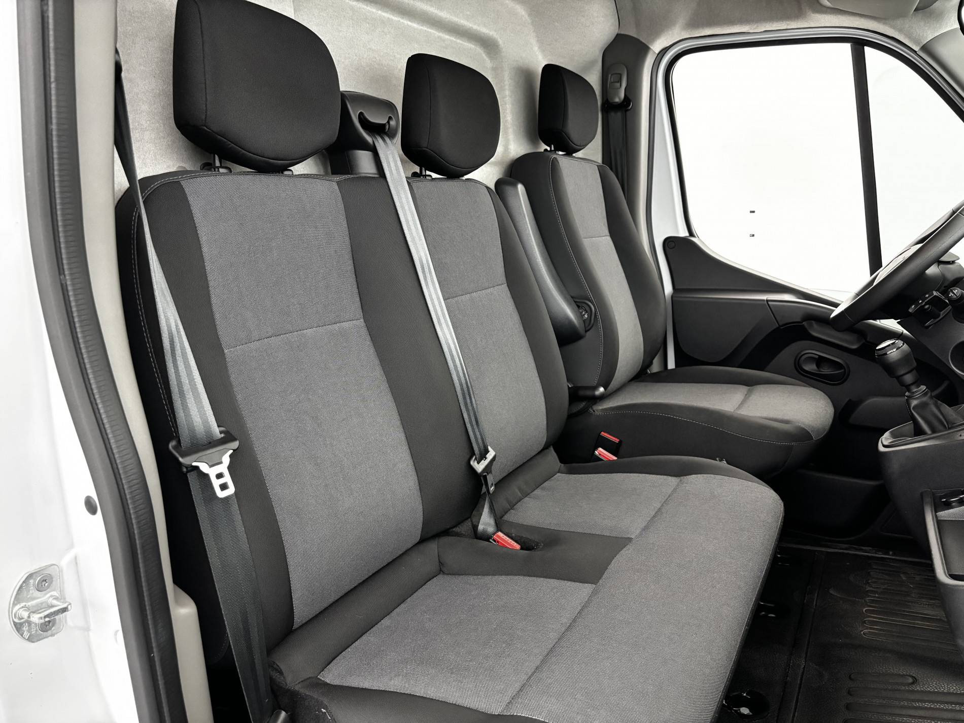 Vente en ligne Renault Master Fourgon MASTER FGN TRAC F3500 L2H2 BLUE DCI 135 au prix de 25 990 €