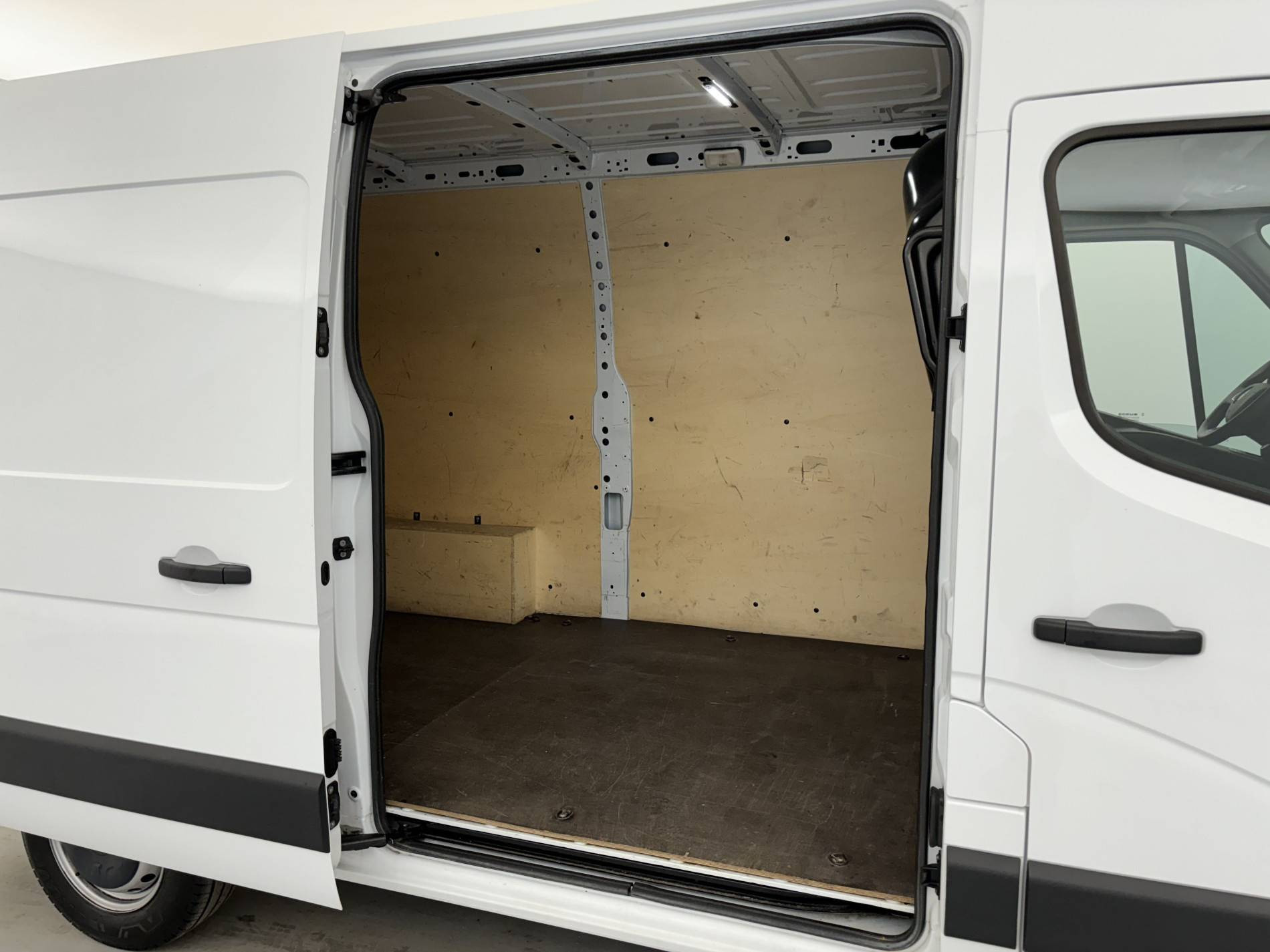 Vente en ligne Renault Master Fourgon MASTER FGN TRAC F3500 L2H2 BLUE DCI 135 au prix de 24 990 €