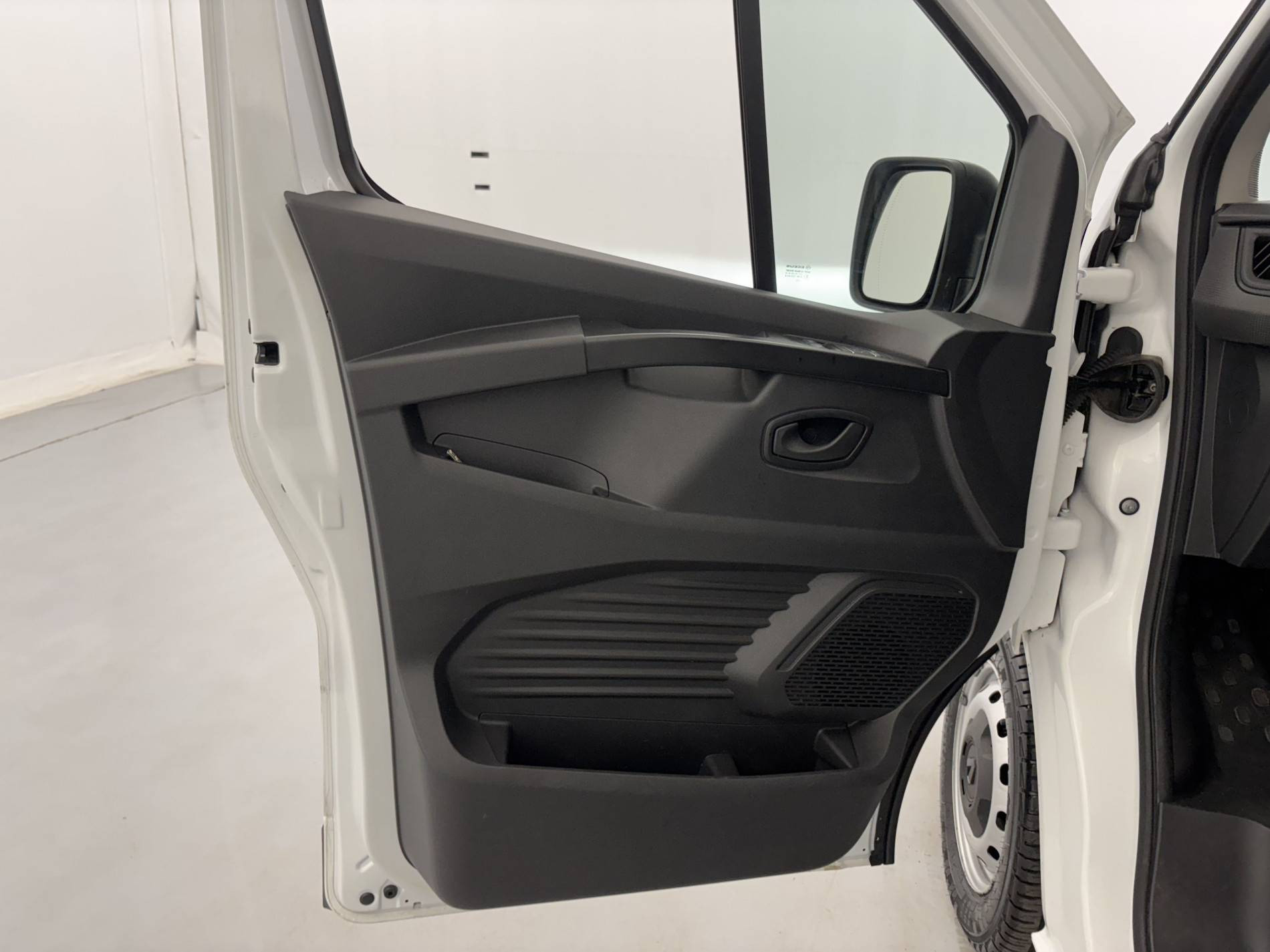 Vente en ligne Renault Trafic 3 Fourgon TRAFIC FGN L1H1 2800 KG BLUE DCI 110 au prix de 21 490 €