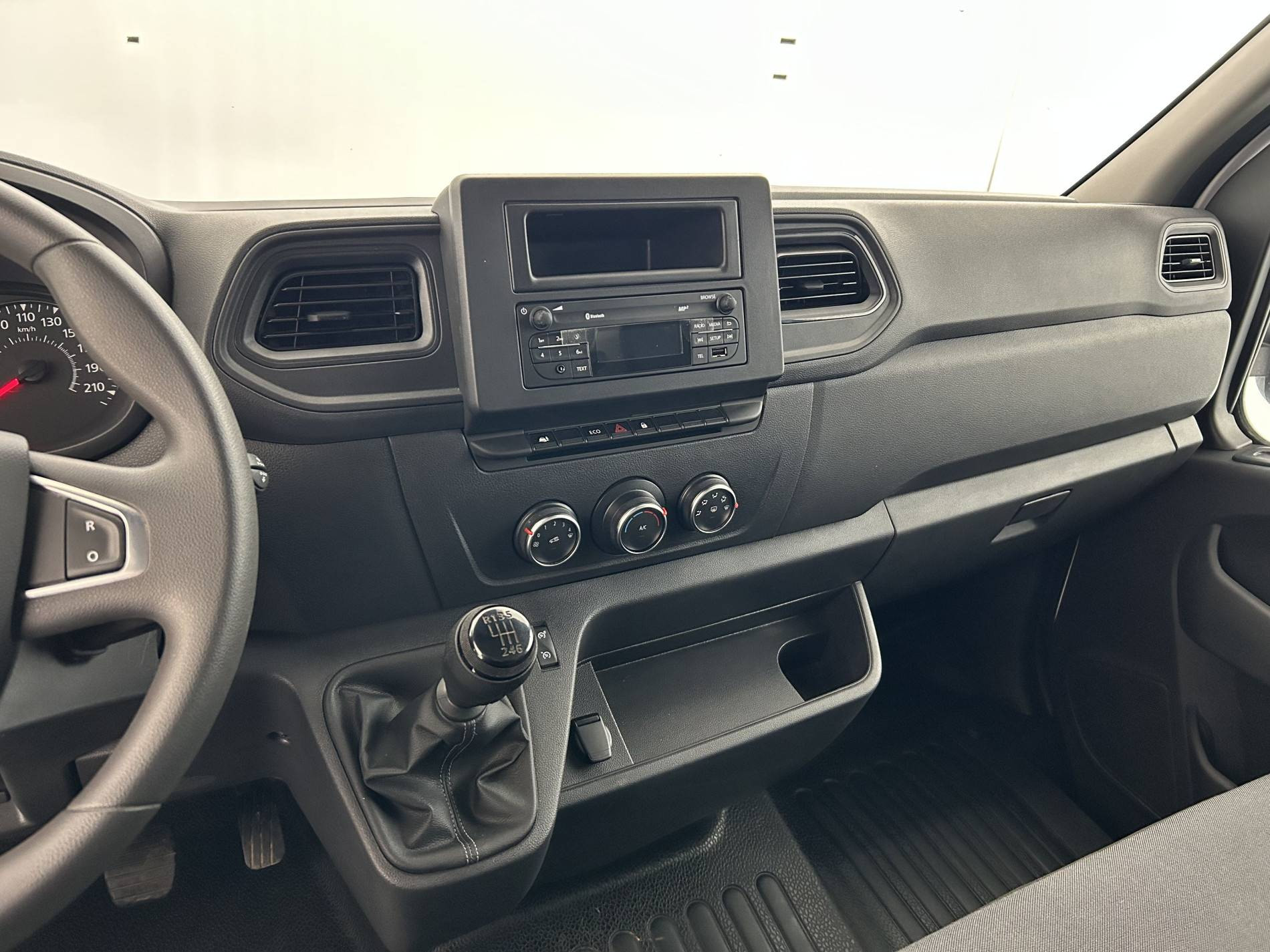Vente en ligne Renault Master Fourgon MASTER FGN TRAC F3500 L3H3 BLUE DCI 135 au prix de 28 790 €