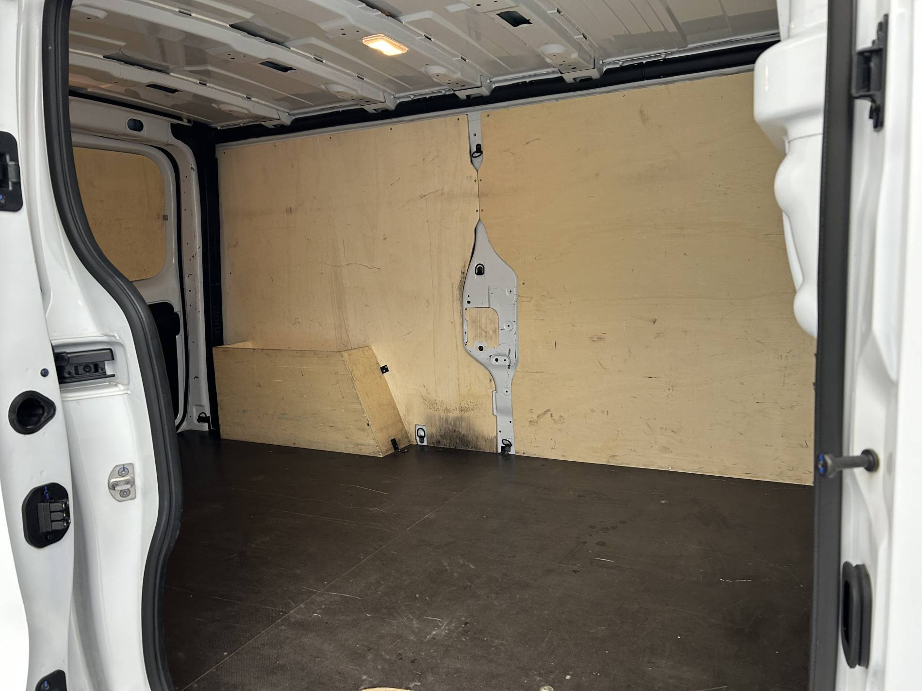 Vente en ligne Renault Trafic 3 Fourgon TRAFIC FGN L2H1 3000 KG BLUE DCI 130 au prix de 22 990 €