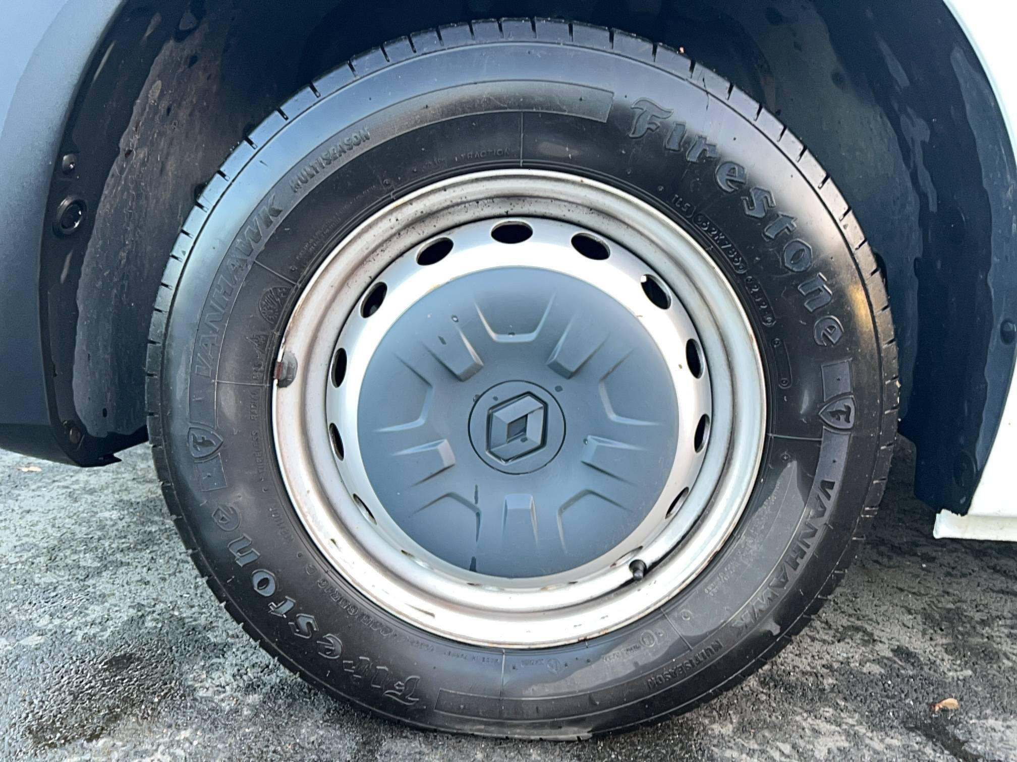 Vente en ligne Renault Master Fourgon MASTER FGN TRAC F3500 L2H2 BLUE DCI 135 au prix de 22 990 €