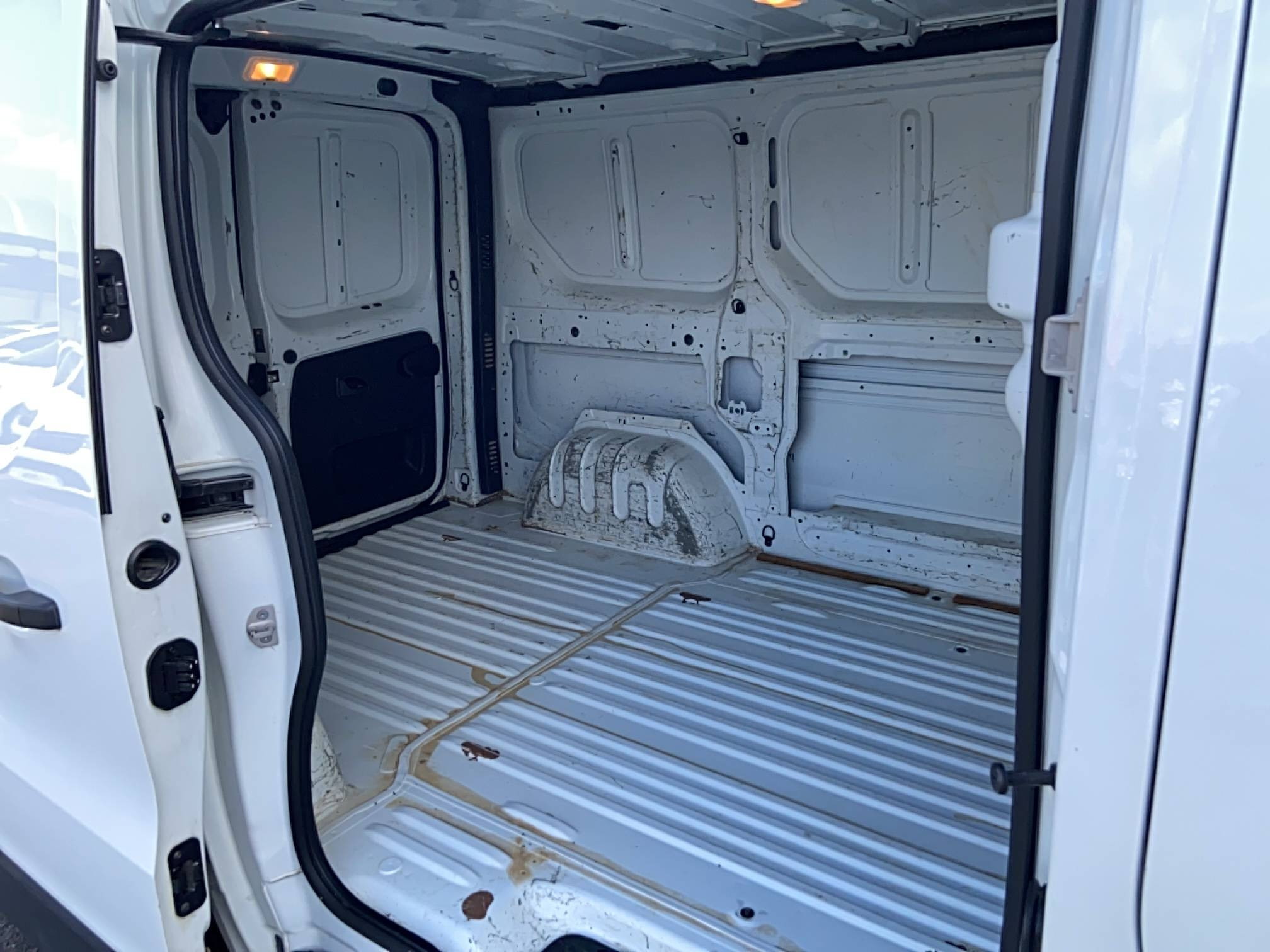 Vente en ligne Renault Trafic 3 Fourgon TRAFIC FGN L1H1 1000 KG DCI 95 E6 au prix de 14 990 €