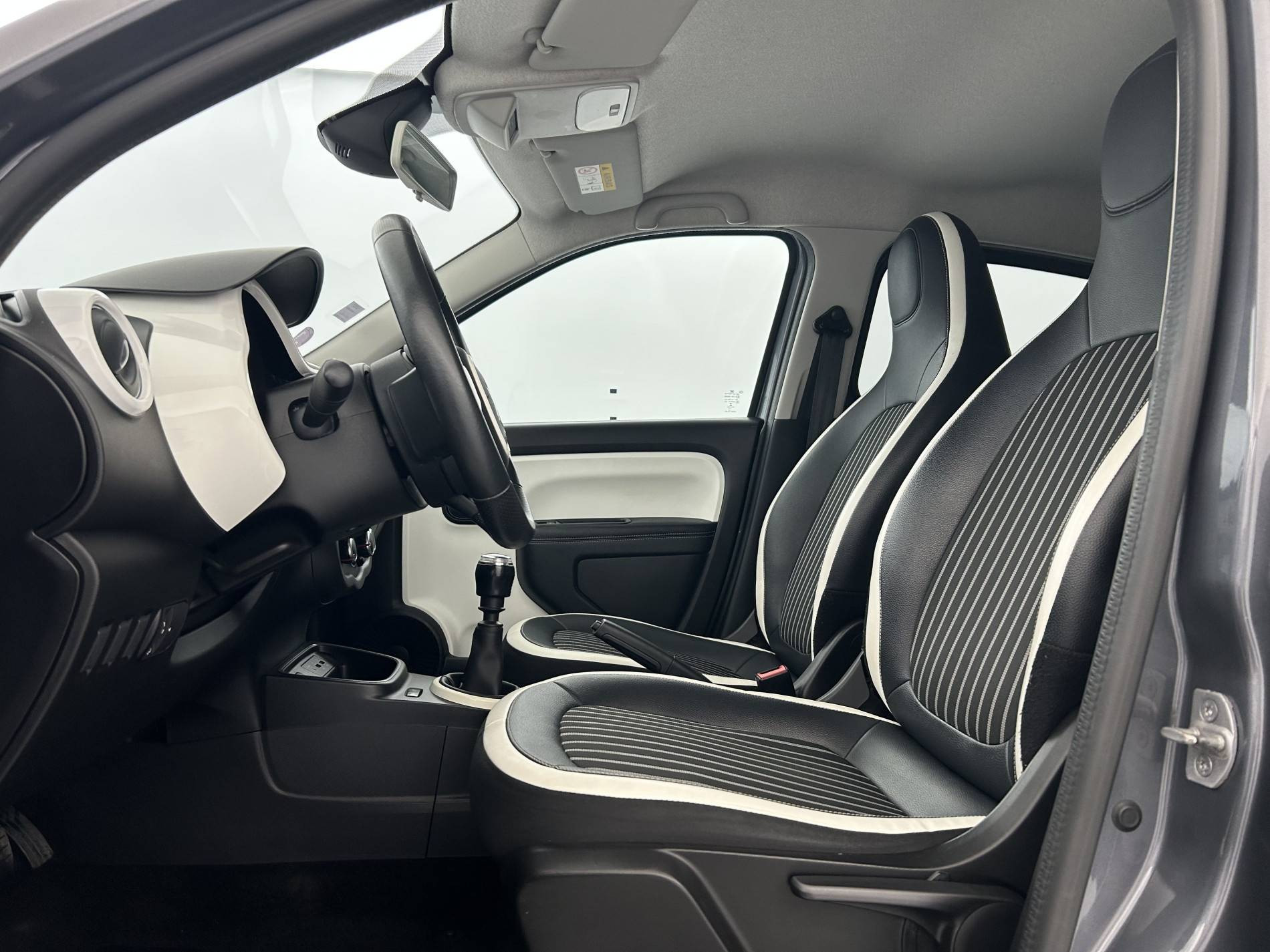 Vente en ligne Renault Twingo 3  TCe 95 au prix de 11 790 €