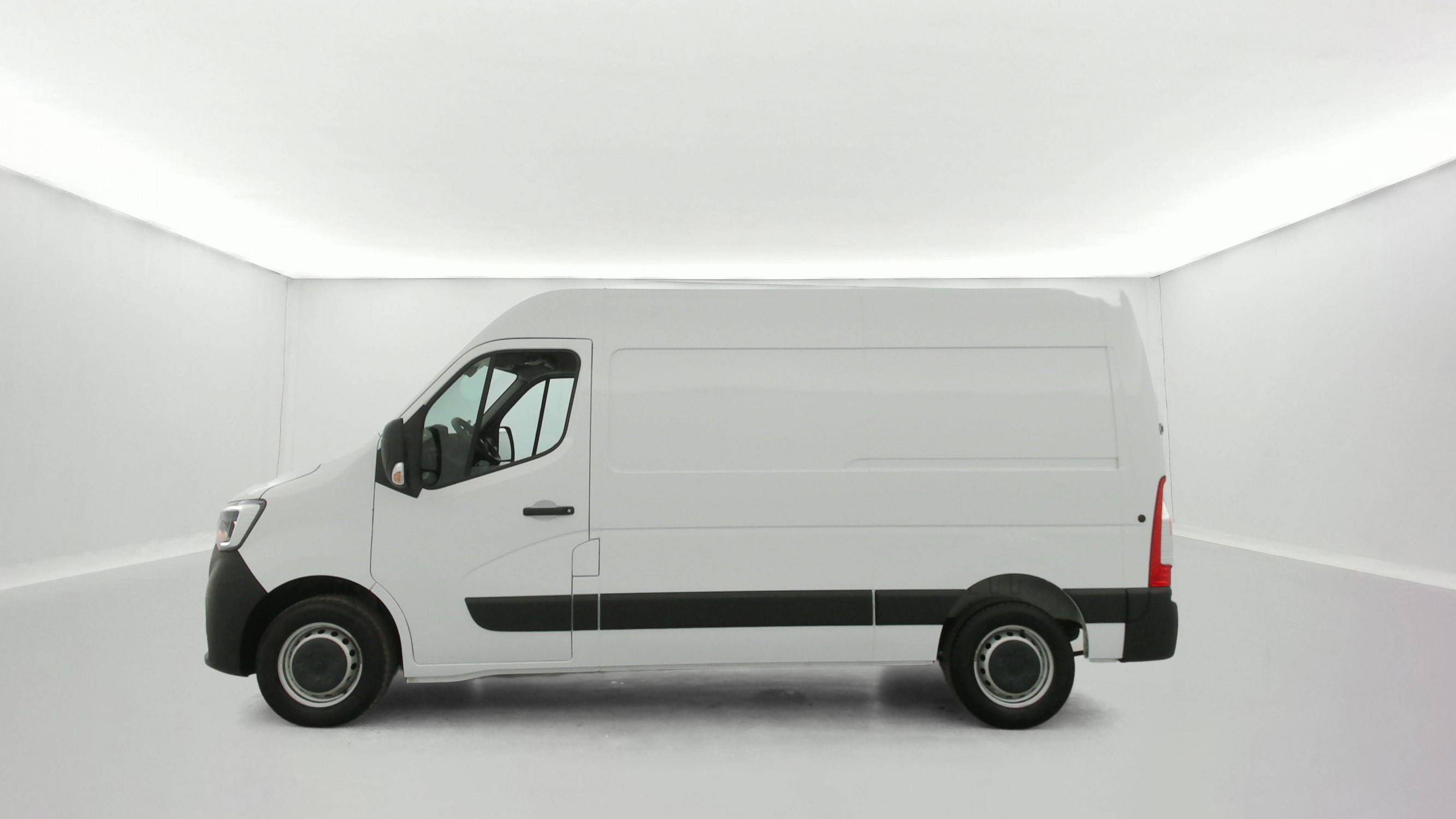 Vente en ligne Renault Master Fourgon MASTER FGN TRAC F3500 L2H2 BLUE DCI 135 au prix de 25 500 €