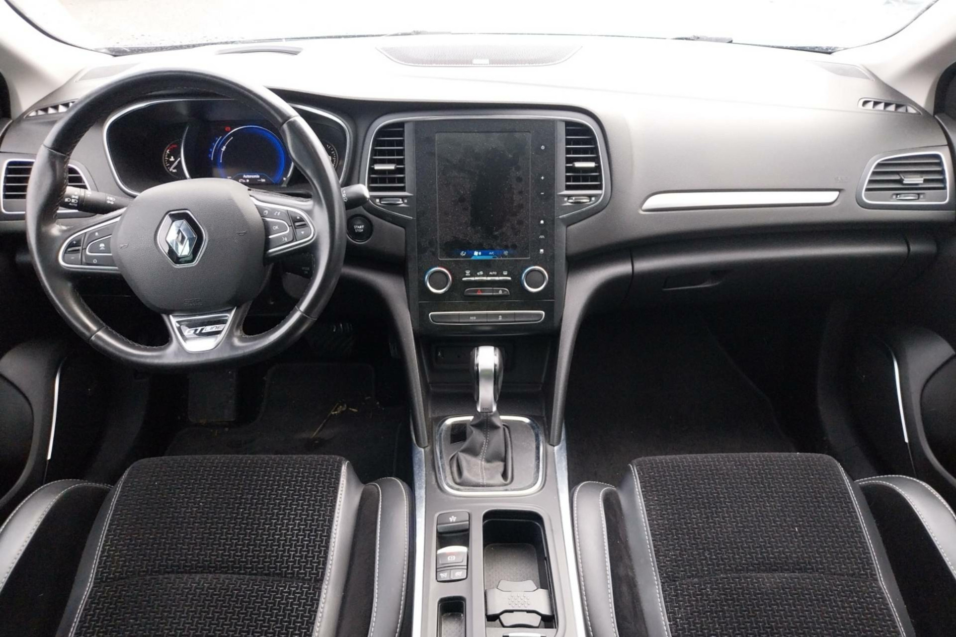 Vente en ligne Renault Megane 4 Mégane IV Berline TCe 140 EDC FAP au prix de 16 590 €