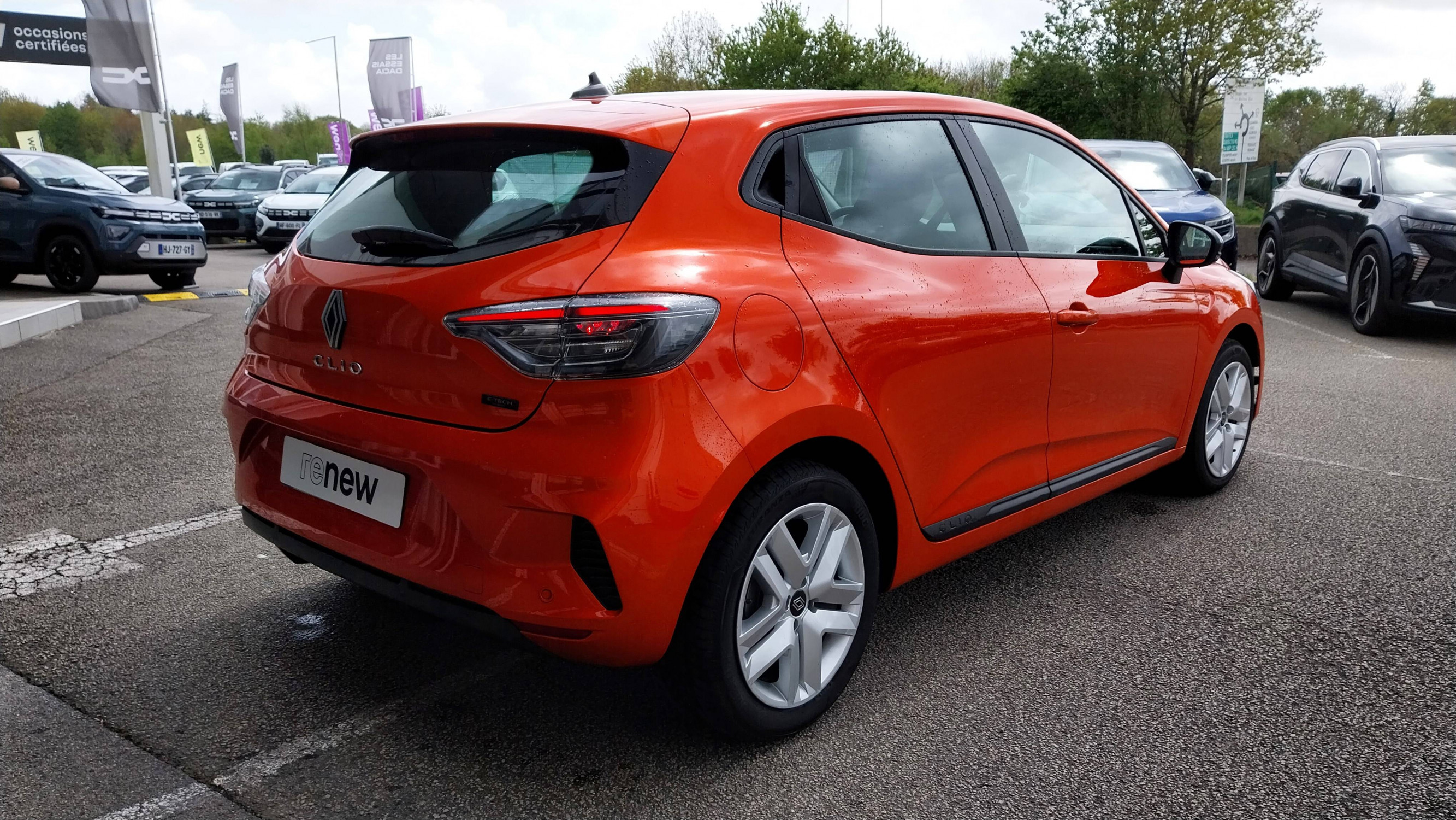 Vente en ligne Renault Clio 5 Clio E-Tech full hybrid 145 au prix de 18 890 €