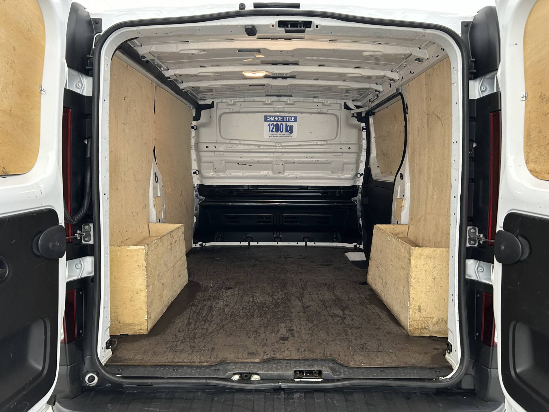 Vente en ligne Renault Trafic 3 Fourgon TRAFIC FGN L1H1 3T BLUE DCI 130 GSR2 au prix de 23 690 €