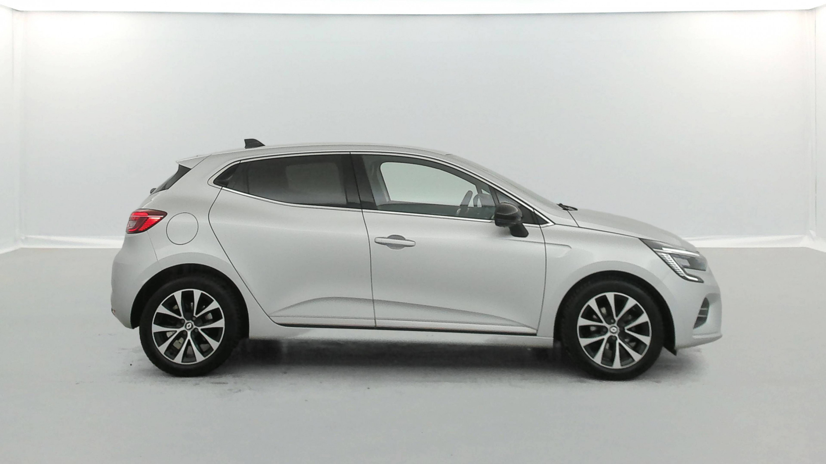 Vente en ligne Renault Clio 5 Clio TCe 90 au prix de 14 780 €