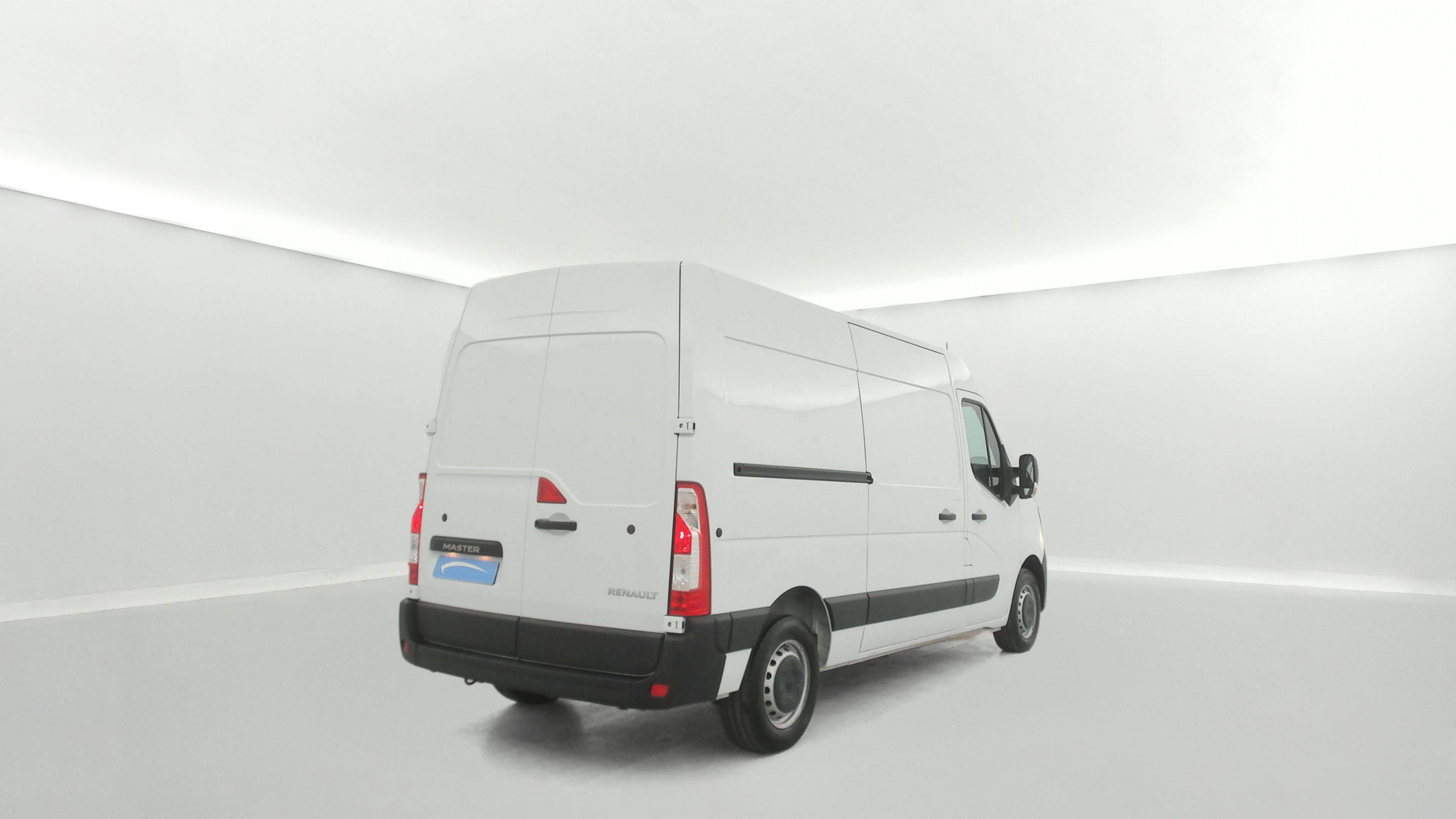 Vente en ligne Renault Master Fourgon MASTER FGN TRAC F3500 L2H2 BLUE DCI 135 au prix de 24 490 €