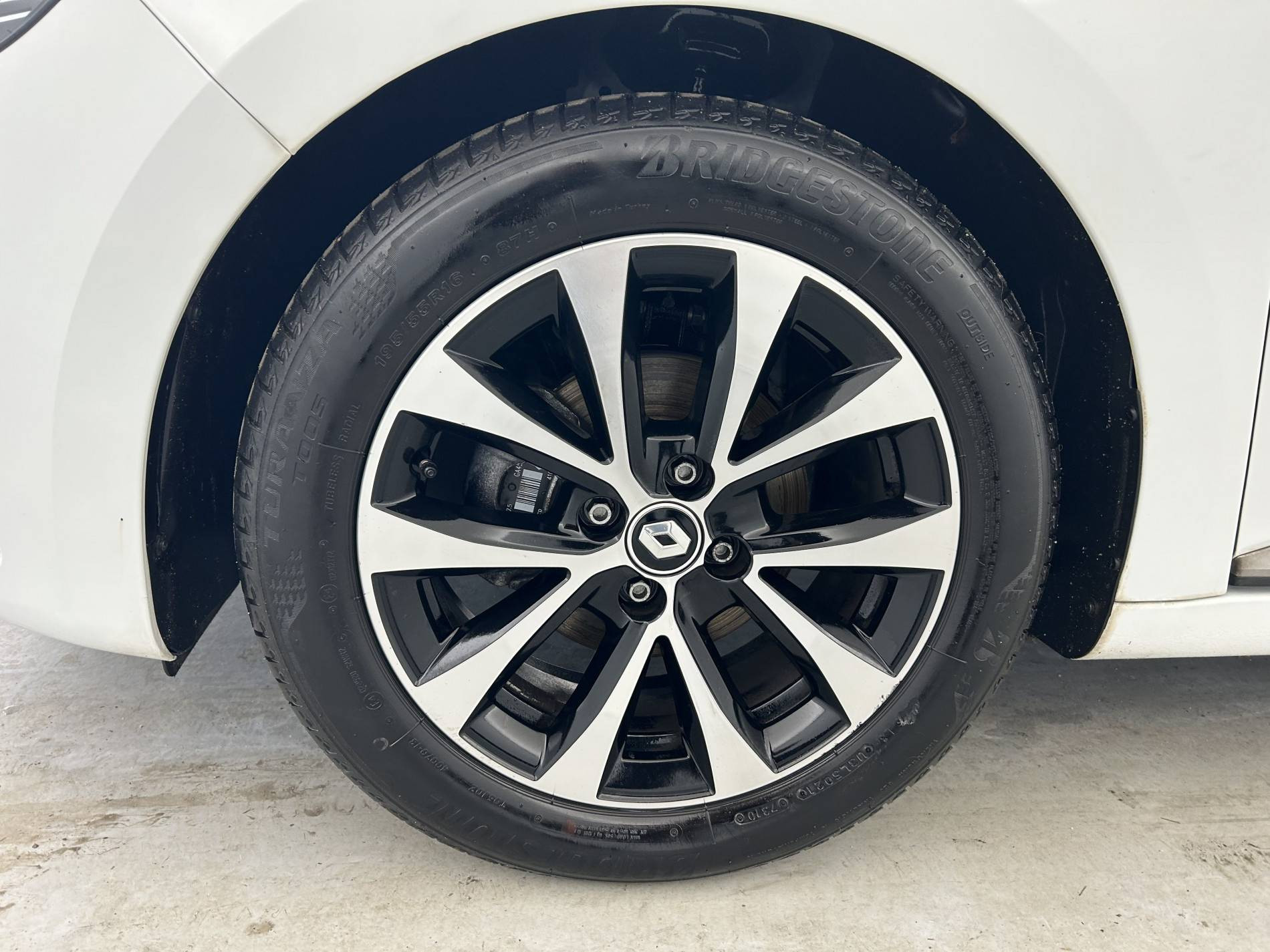 Vente en ligne Renault Clio 5 Clio TCe 90 - 21N au prix de 15 490 €