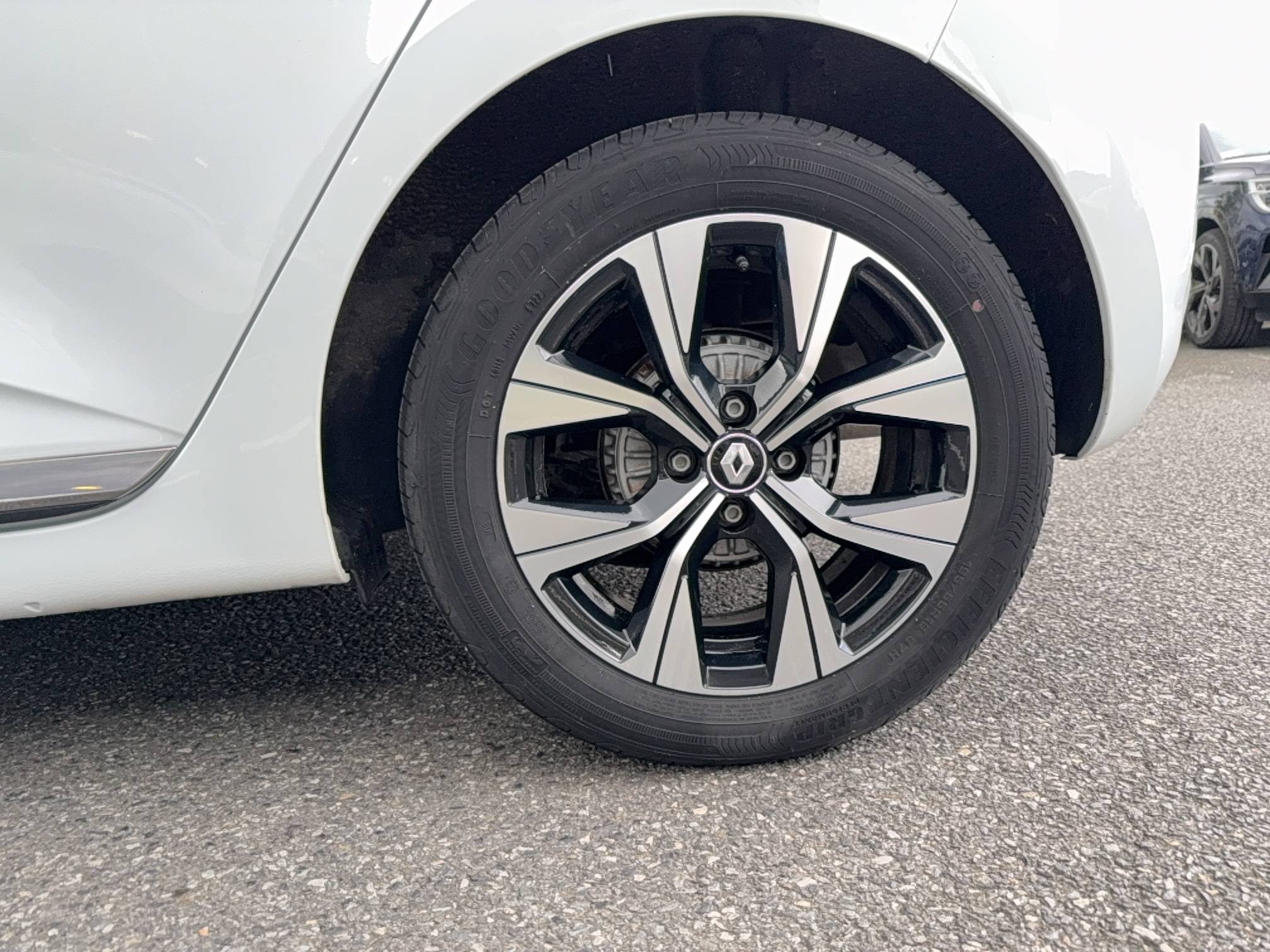 Vente en ligne Renault Clio 5 Clio TCe 100 GPL au prix de 15 490 €
