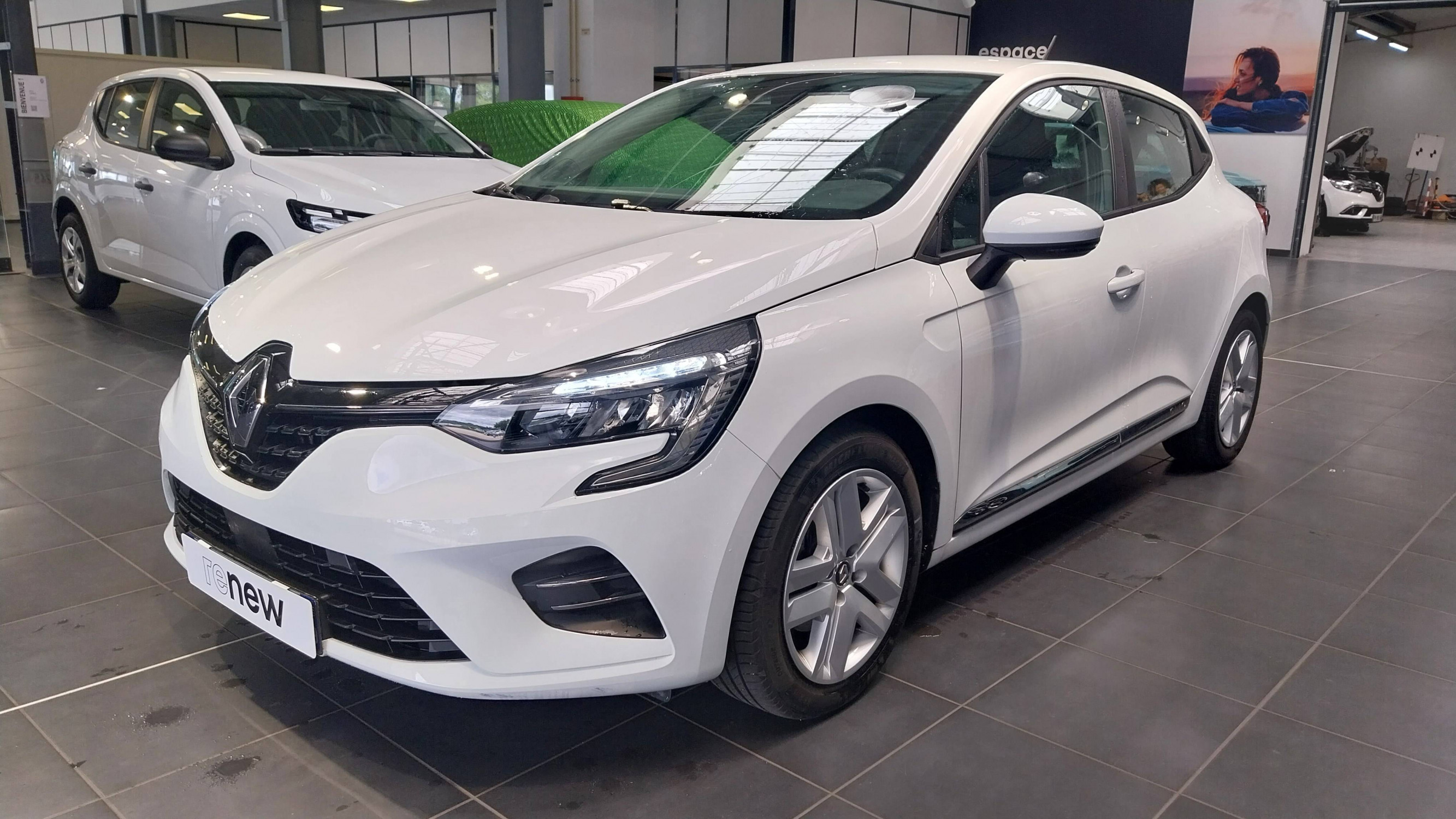 Renault Clio 5 Clio E-Tech 140 - 21N occasion de 2022 en vente à Quimper