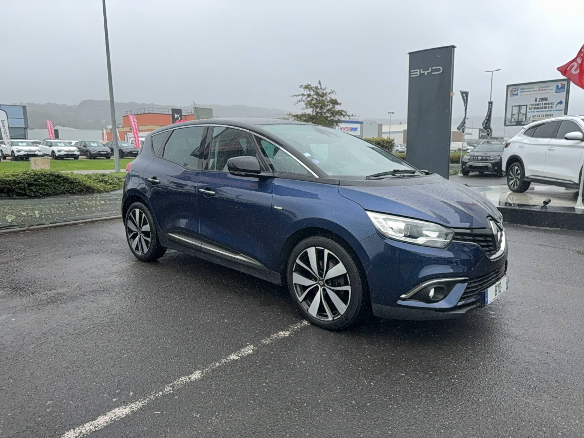 Vente en ligne Renault Scenic 4 Scenic TCe 140 FAP EDC au prix de 13 940 €