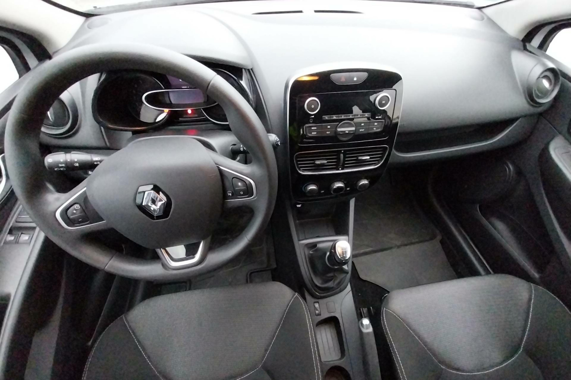 Vente en ligne Renault Clio 4 Clio 1.2 16V 75 au prix de 9 990 €