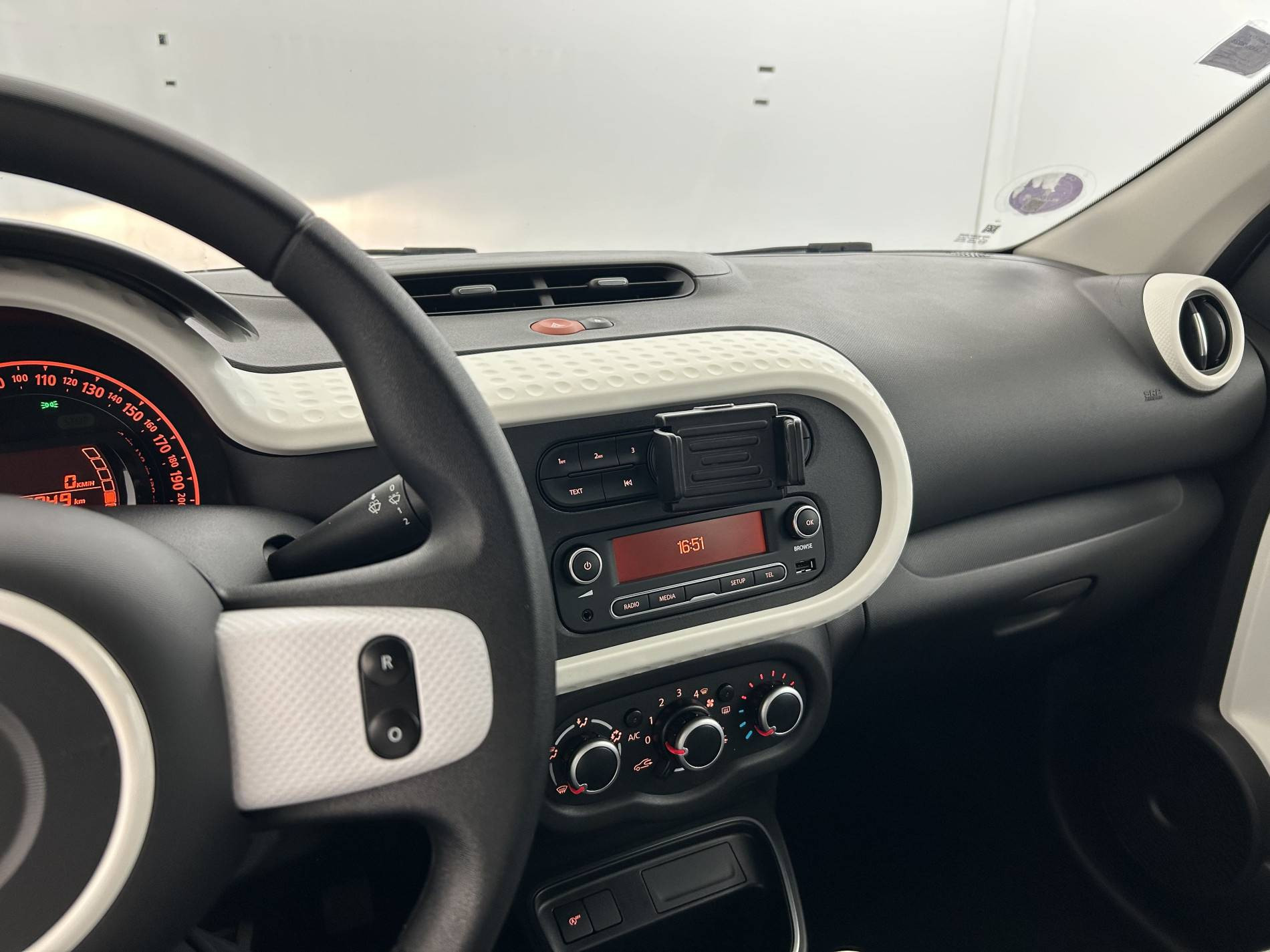 Vente en ligne Renault Twingo 3  SCe 75 - 20 au prix de 10 790 €