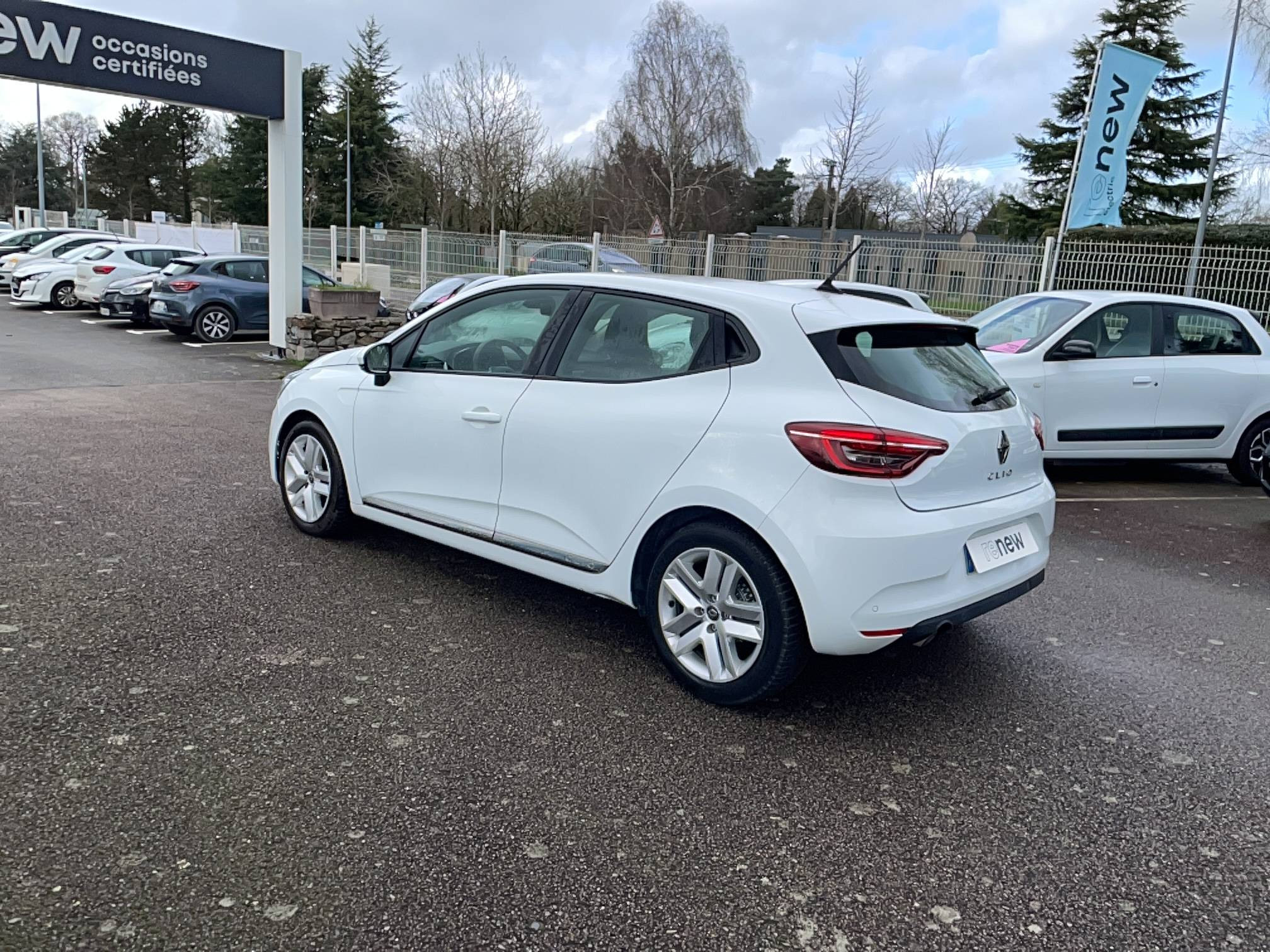 Vente en ligne Renault Clio 5 Clio TCe 90 - 21 au prix de 12 590 €