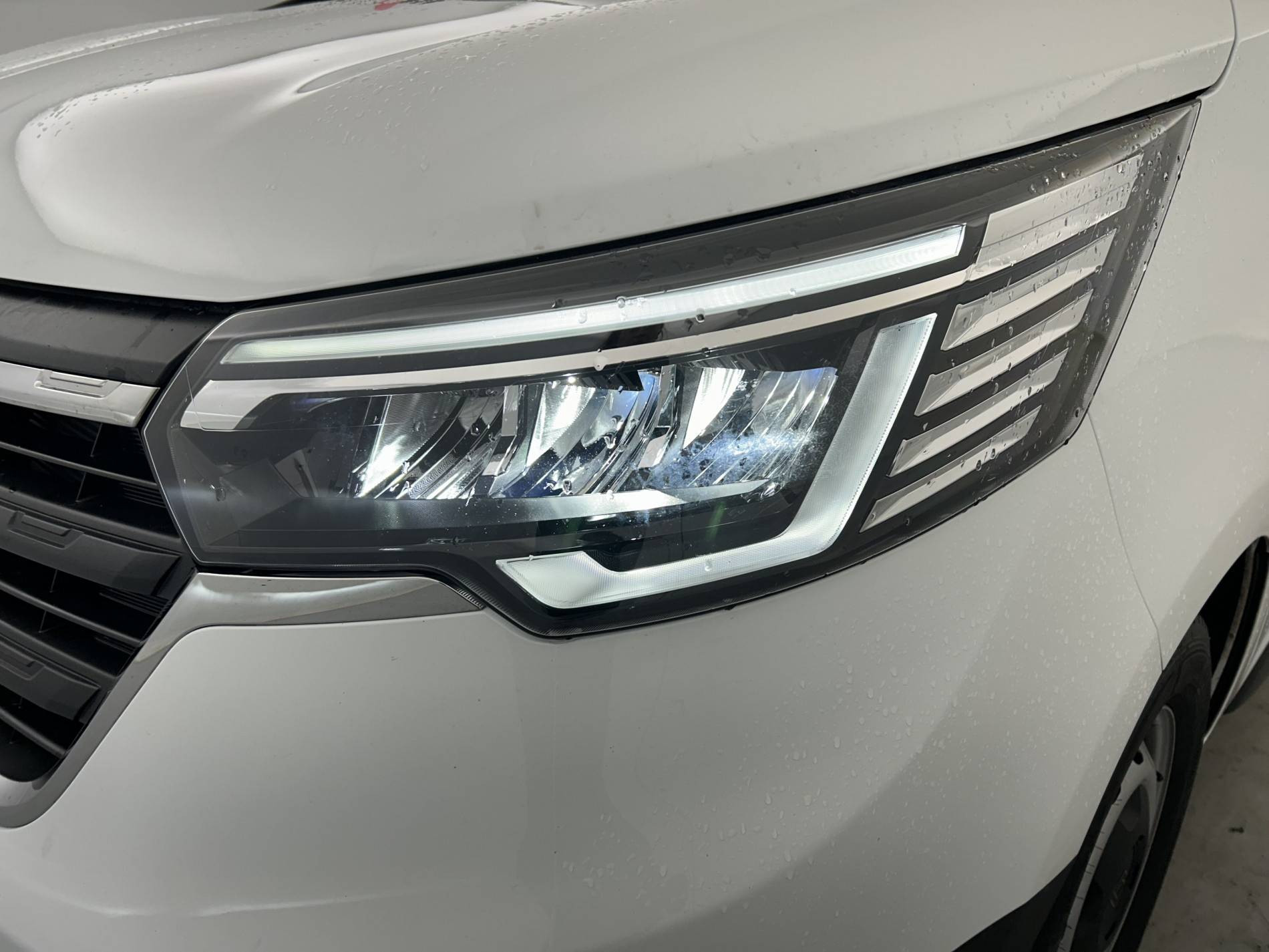 Vente en ligne Renault Trafic Cabine Approfondie  Boite Automatique BLUE DCI 150 L2H1 3T AUTO au prix de 36 490 €