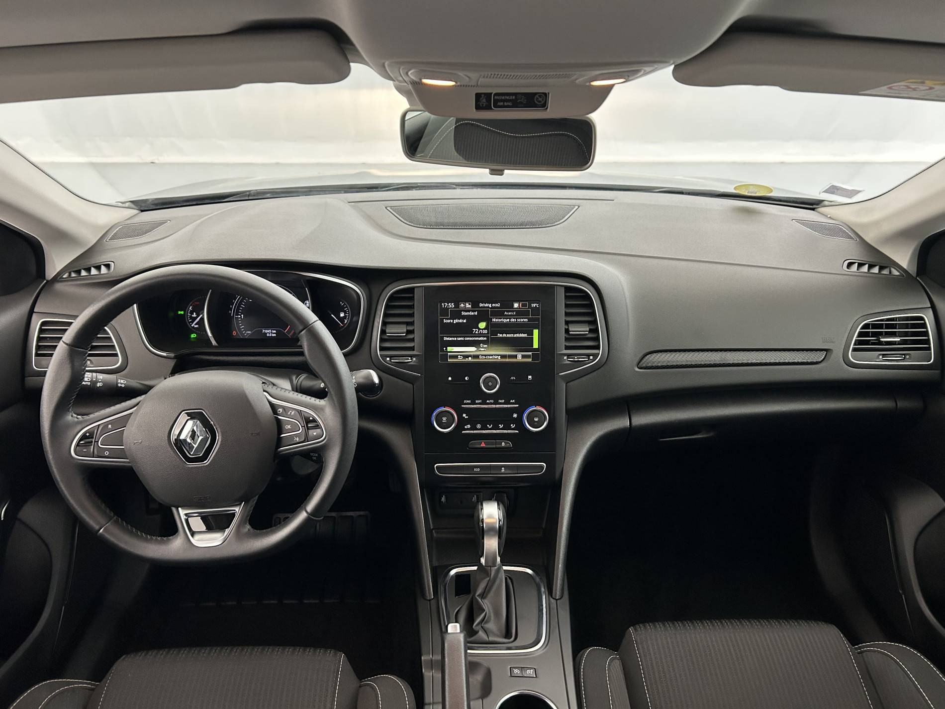 Vente en ligne Renault Megane 4 Mégane IV Berline Blue dCi 115 EDC au prix de 14 790 €