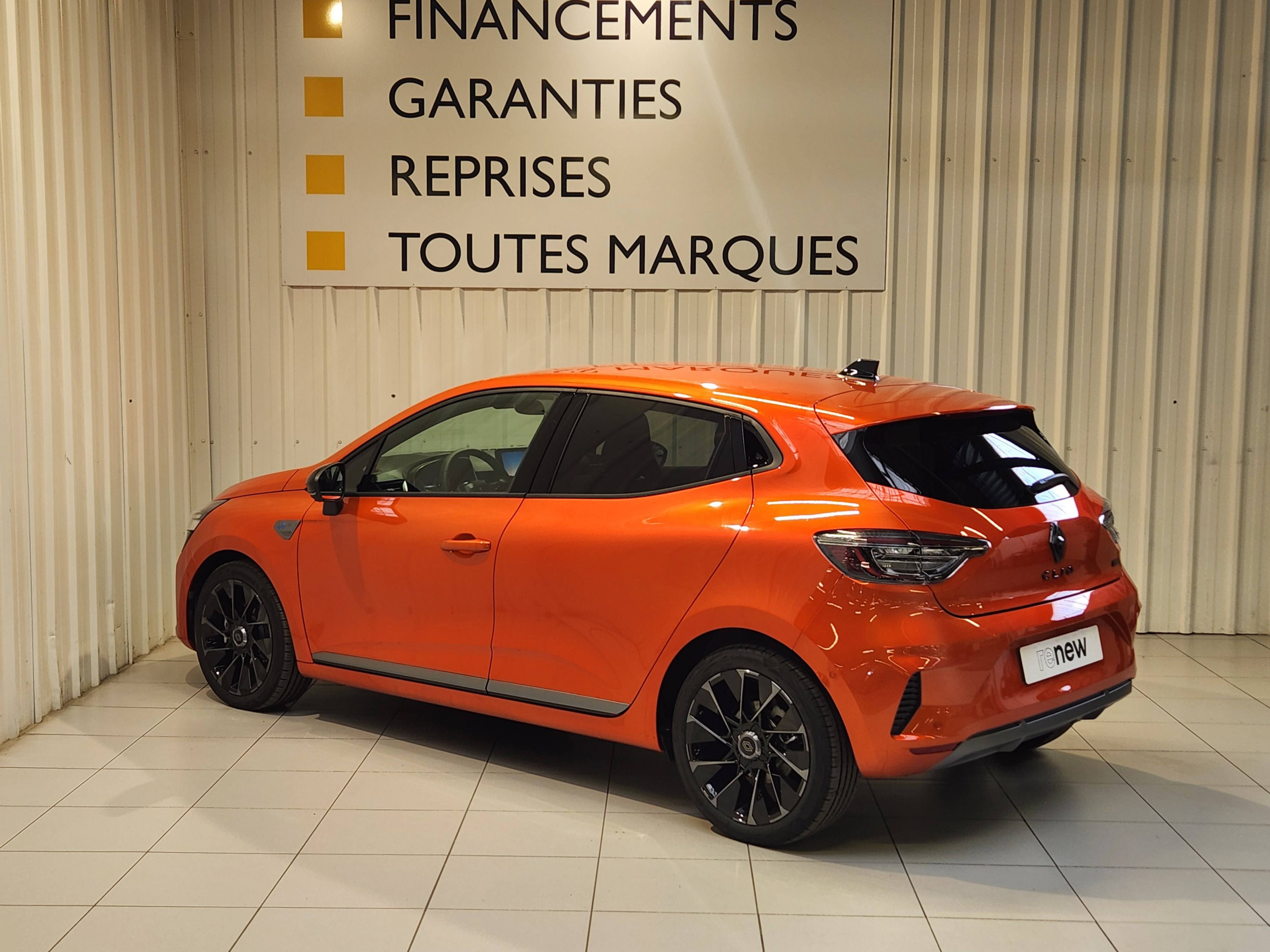 Vente en ligne Renault Clio 5 Clio E-Tech full hybrid 145 ch GSR2 au prix de 24 790 €