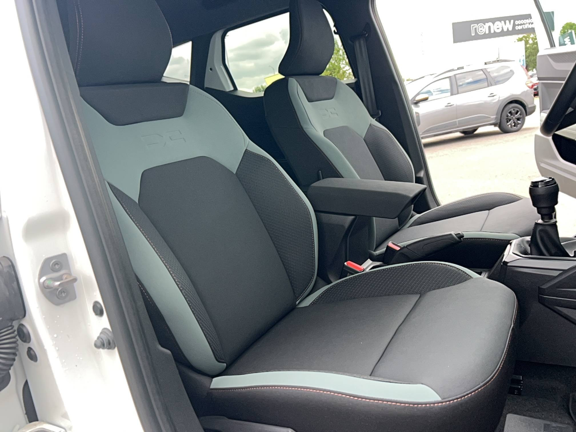 Vente en ligne Dacia Duster  Mild Hybrid 130 au prix de 24 980 €
