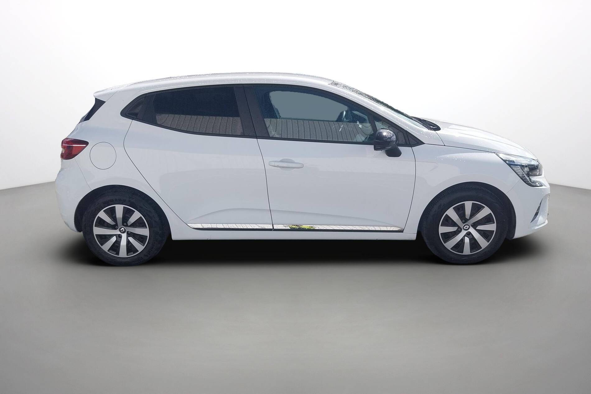 Vente en ligne Renault Clio 5 Clio E-Tech full hybrid 145 au prix de 16 490 €