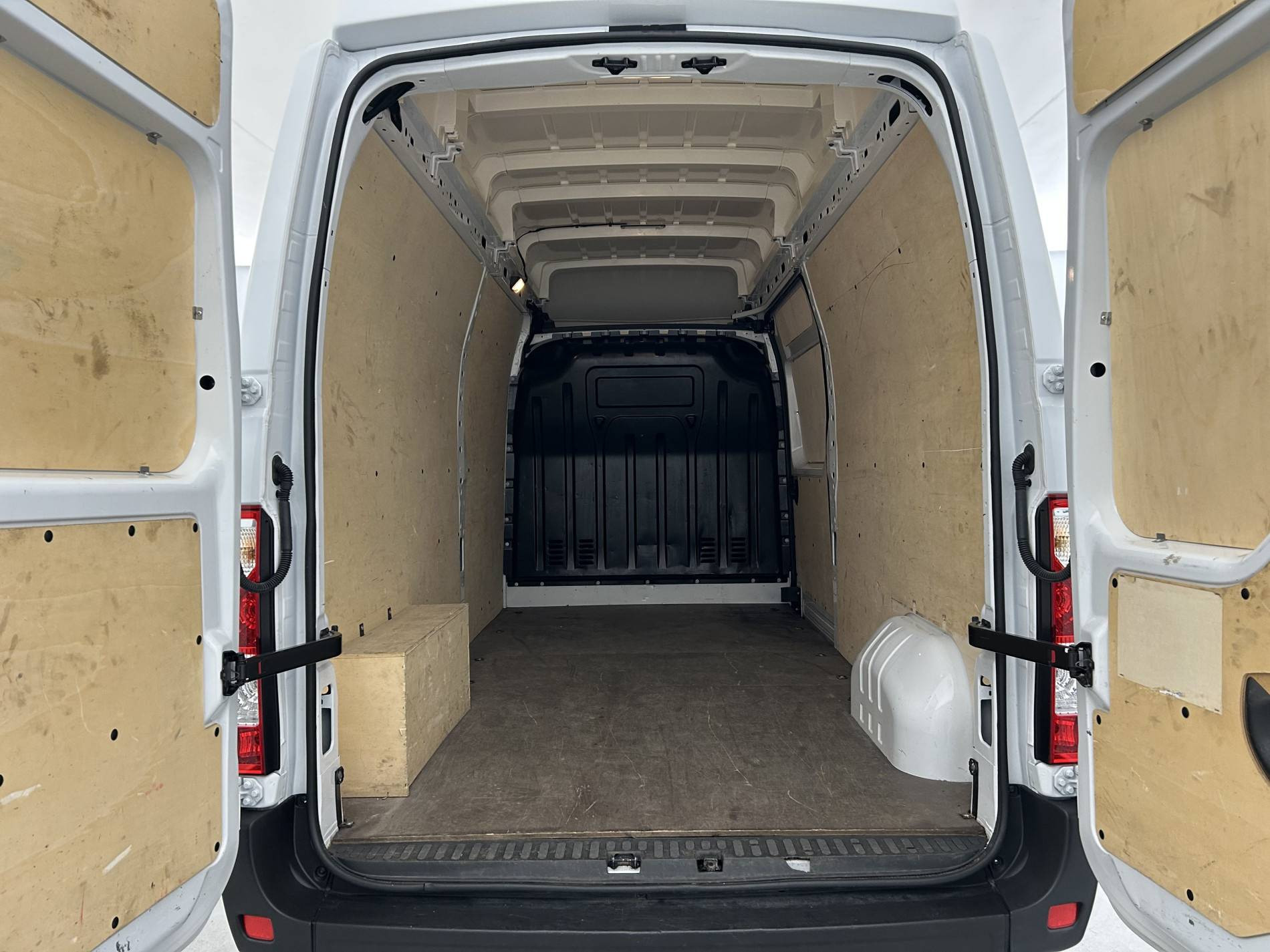 Vente en ligne Renault Master Fourgon MASTER FGN TRAC F3500 L3H3 BLUE DCI 135 au prix de 30 000 €