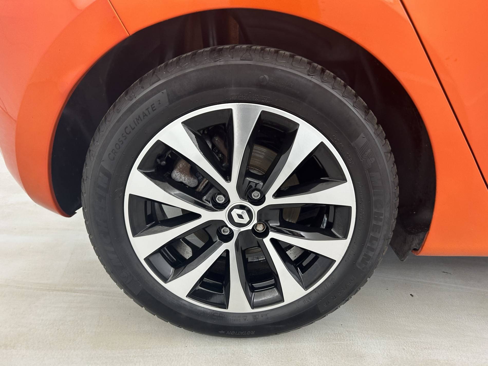 Vente en ligne Renault Clio 5 Clio E-Tech 140 - 21N au prix de 16 390 €