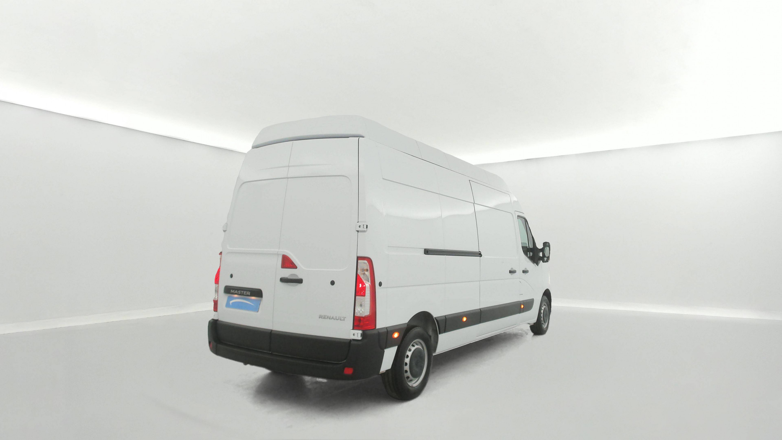 Vente en ligne Renault Master Fourgon MASTER FGN TRAC F3500 L3H3 BLUE DCI 135 au prix de 29 990 €
