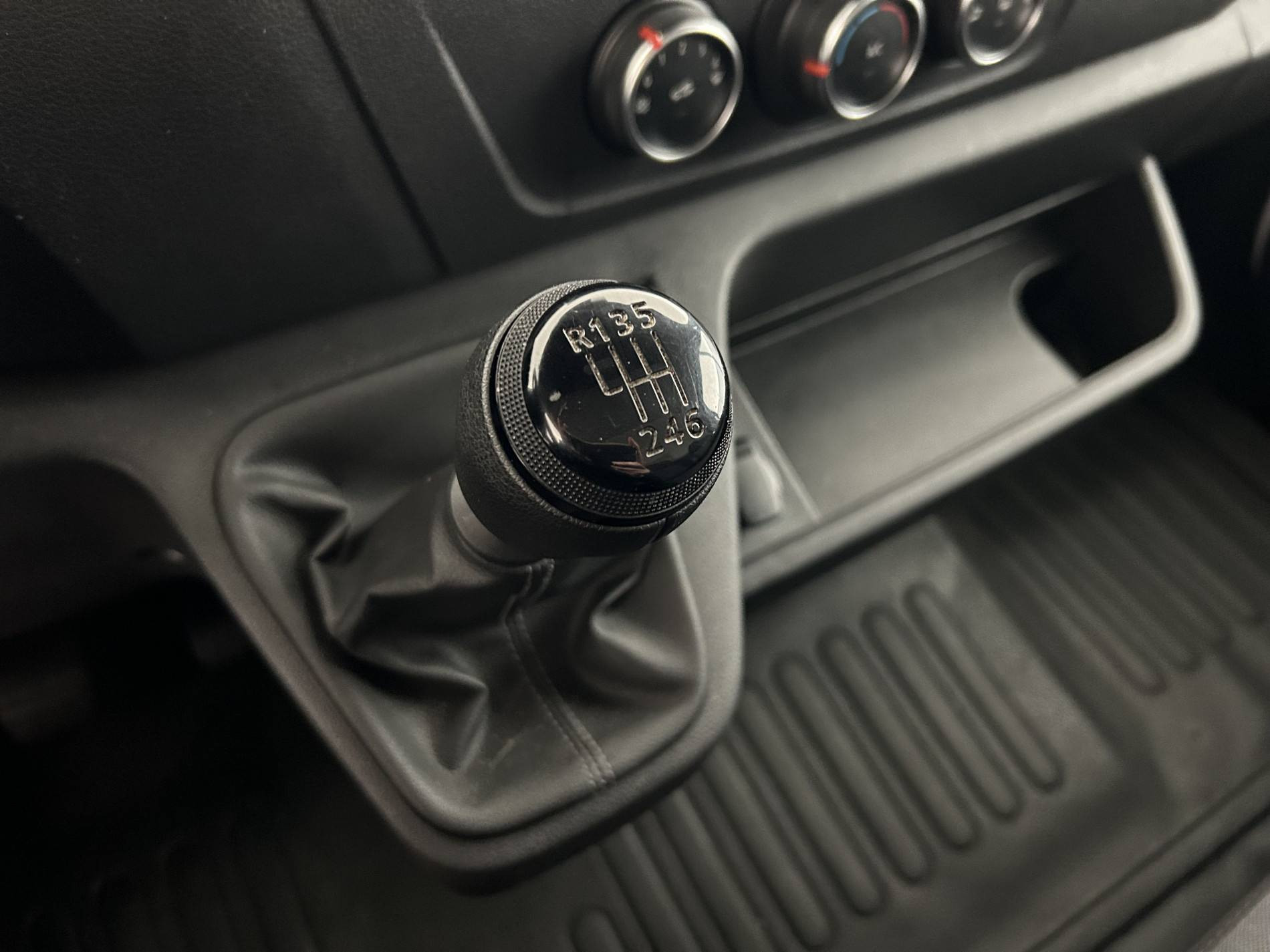 Vente en ligne Renault Master Fourgon MASTER FGN TRAC F3500 L2H2 BLUE DCI 135 au prix de 27 490 €