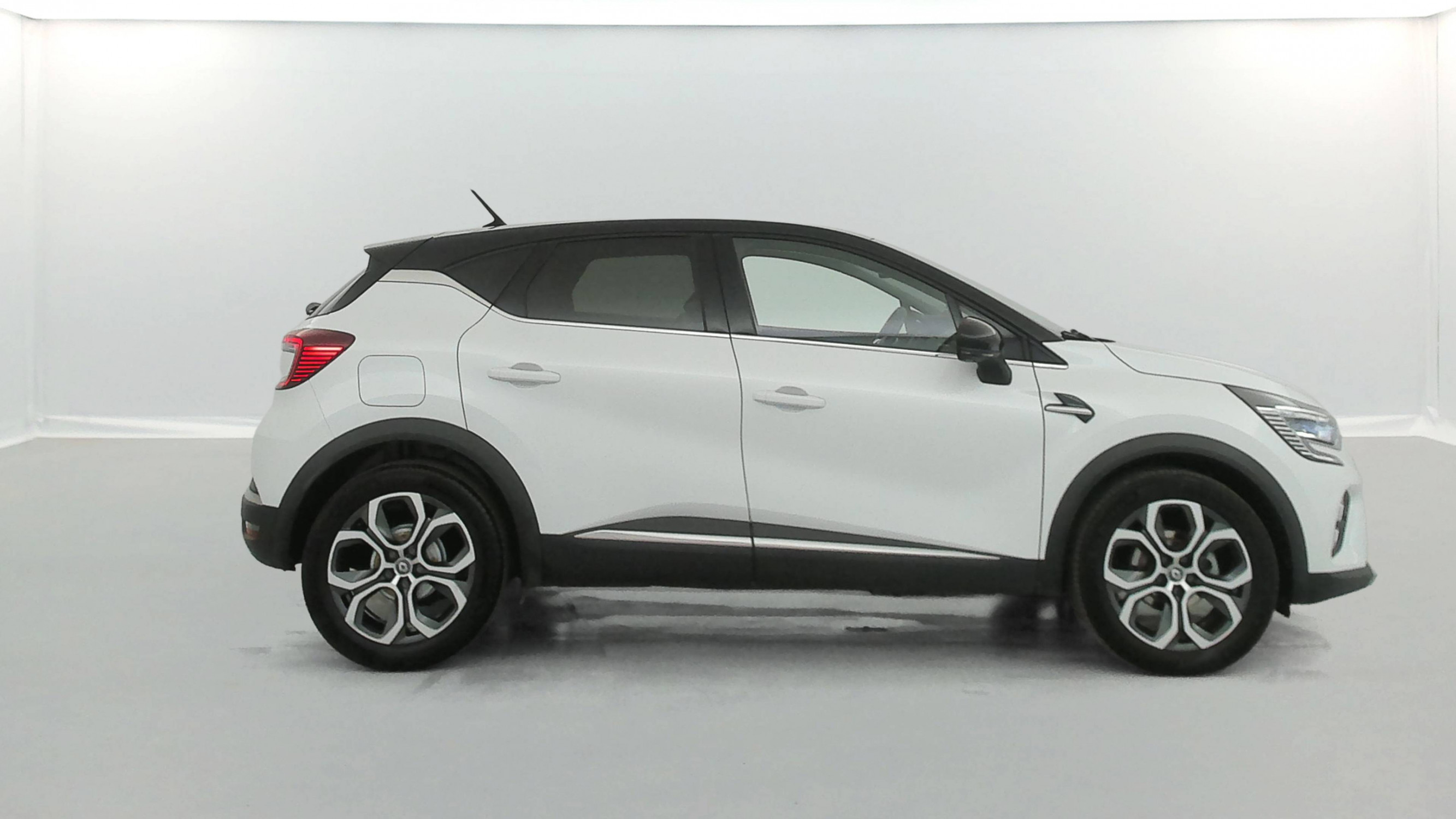 Vente en ligne Renault Captur  Blue dCi 115 EDC au prix de 17 290 €
