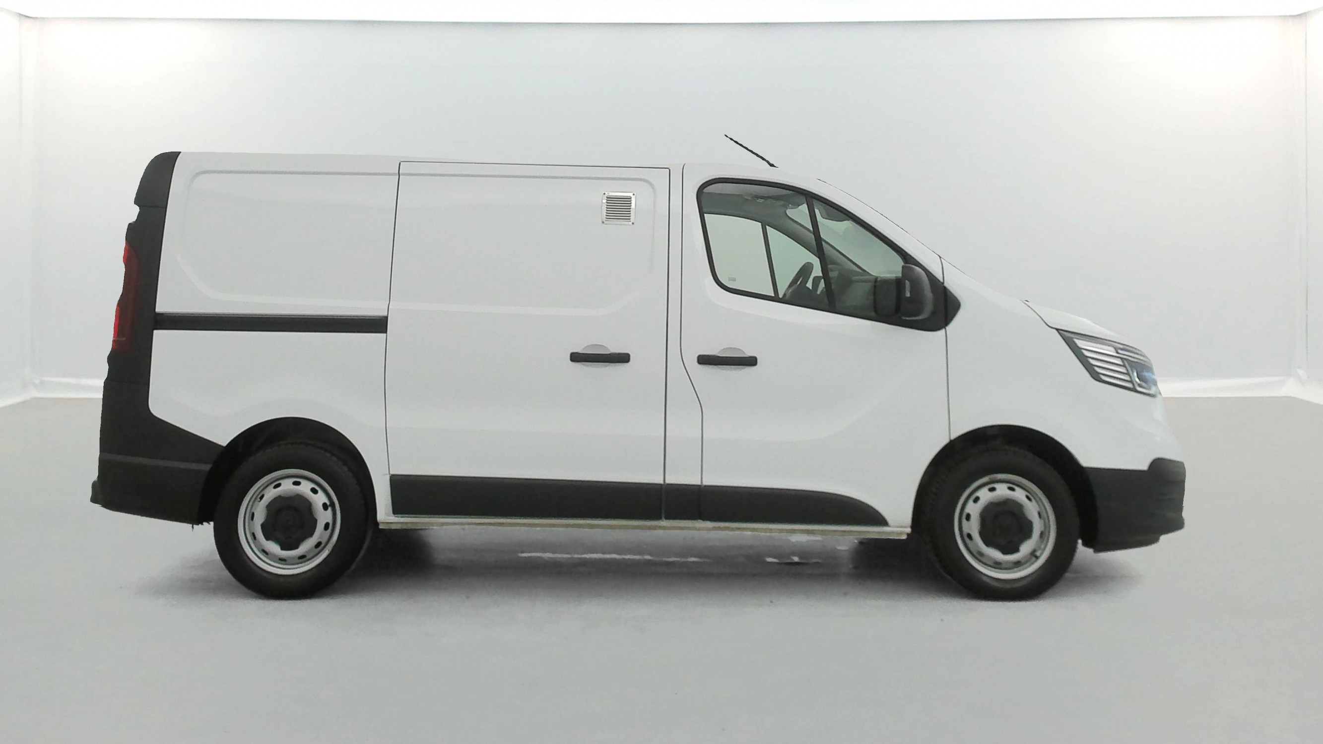 Vente en ligne Renault Trafic 3 Fourgon TRAFIC FGN L1H1 2800 KG BLUE DCI 110 au prix de 20 490 €