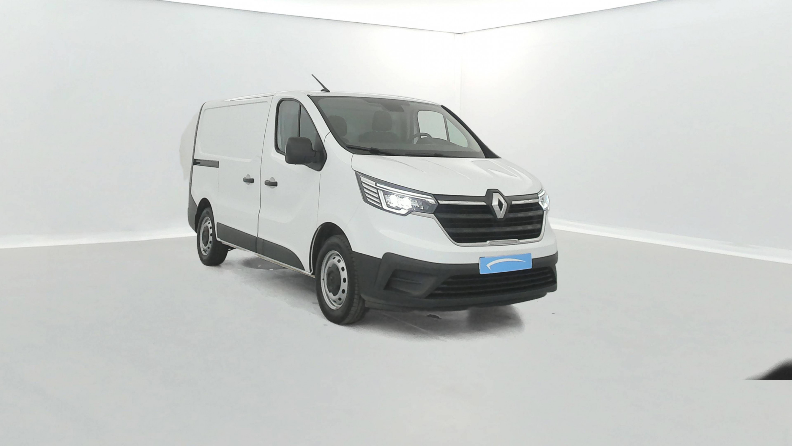 Vente en ligne Renault Trafic 3 Fourgon TRAFIC FG BLUE DCI 130 L1H1 3T GSR2 au prix de 23 999 €