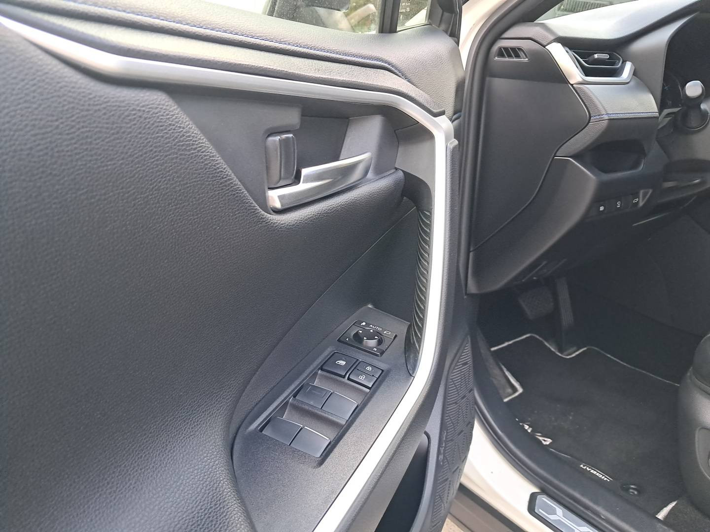 Vente en ligne Toyota RAV4 RAV4 Hybride 222 ch AWD-i au prix de 36 990 €