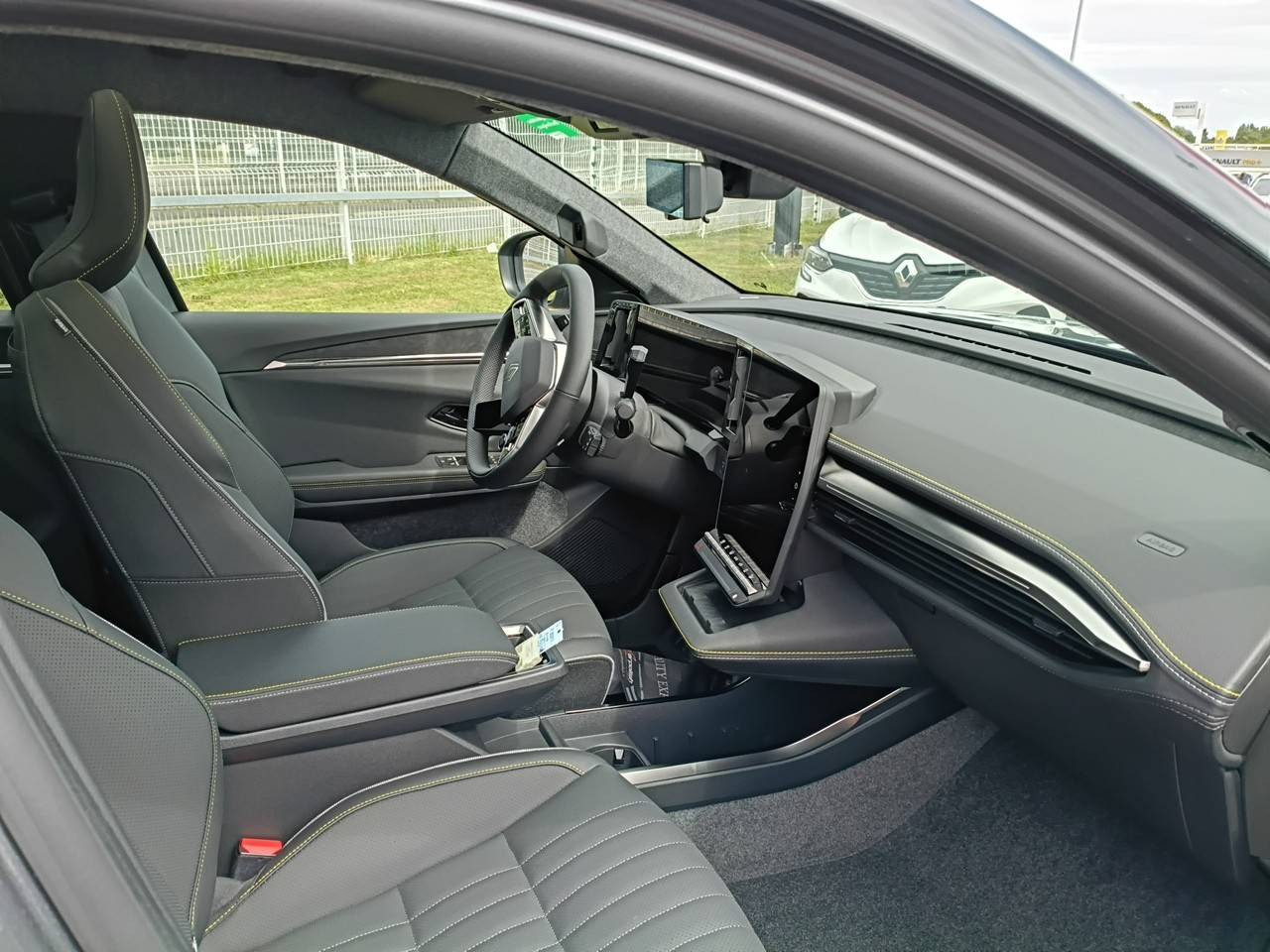 Vente en ligne Renault Scenic E-Tech Scenic E-Tech électrique 220 ch grande autonomie au prix de 40 990 €