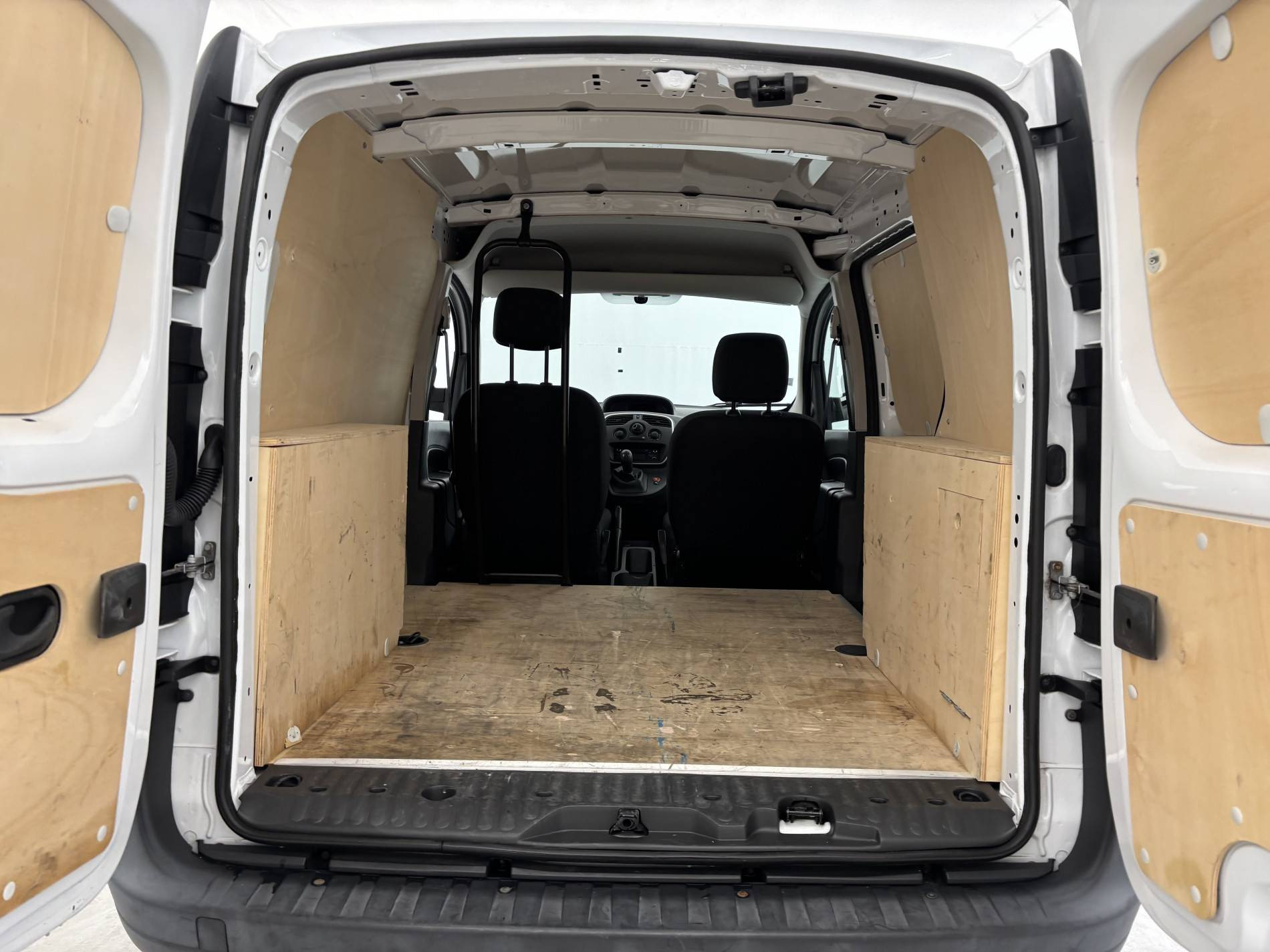 Vente en ligne Renault Kangoo Express  1.5 DCI 75 E6 au prix de 13 490 €