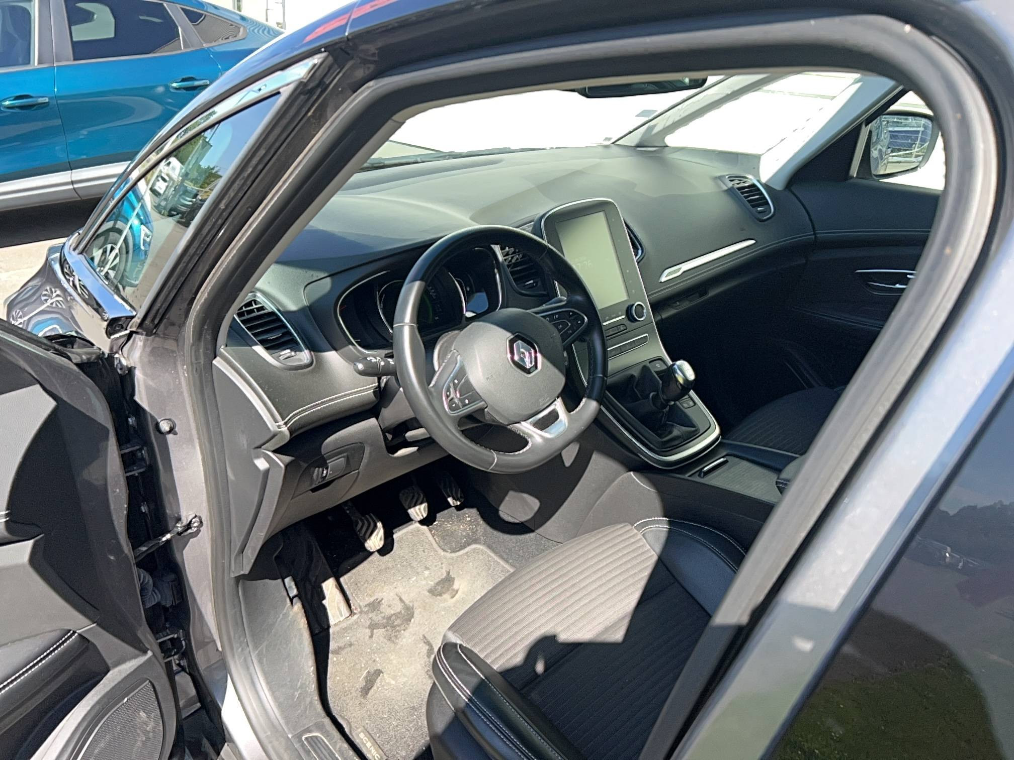 Vente en ligne Renault Scenic 4 Scenic TCe 140 FAP au prix de 15 590 €