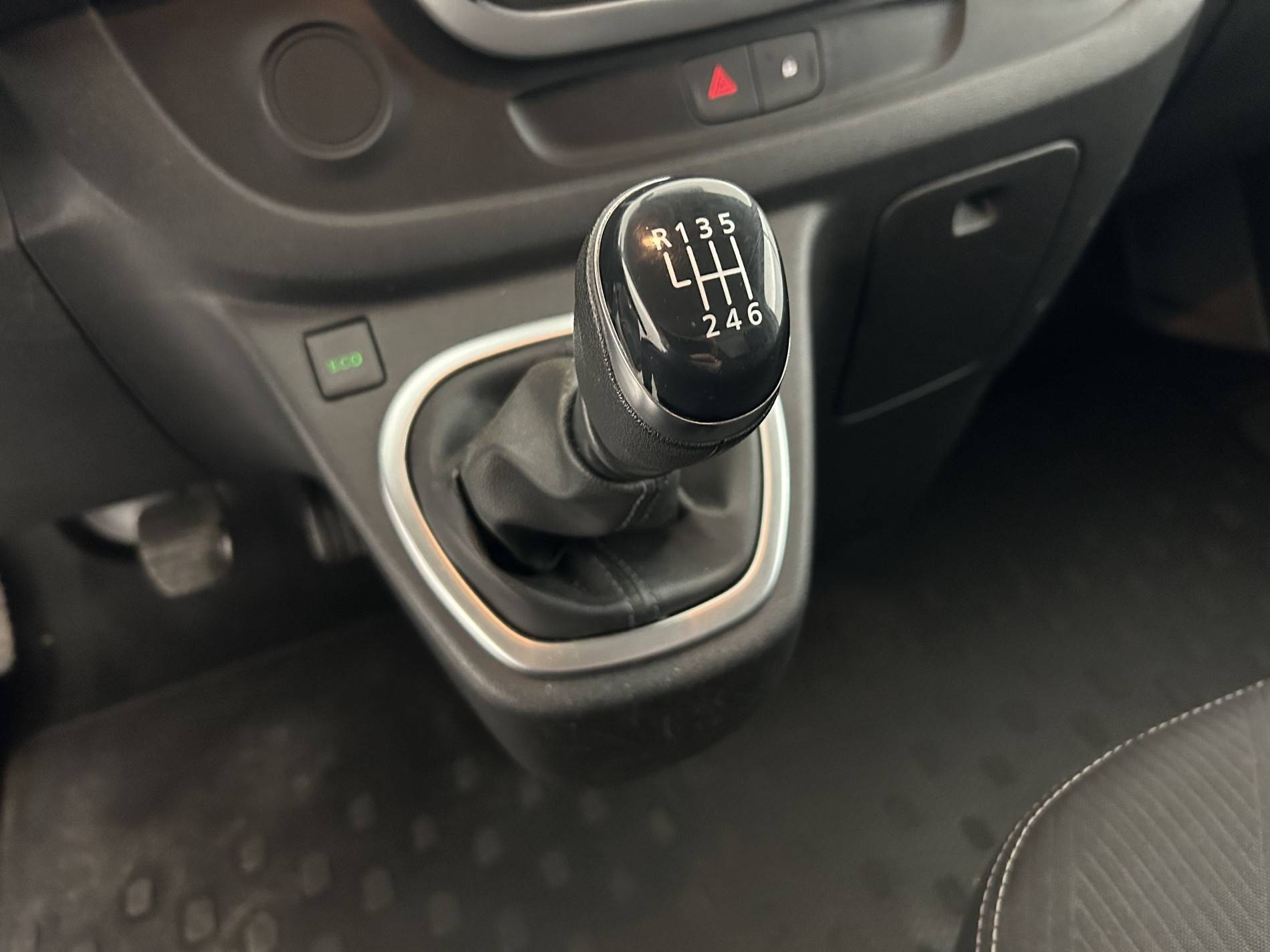 Vente en ligne Renault Trafic 3 Fourgon TRAFIC FGN L1H1 1200 KG DCI 120 au prix de 18 790 €