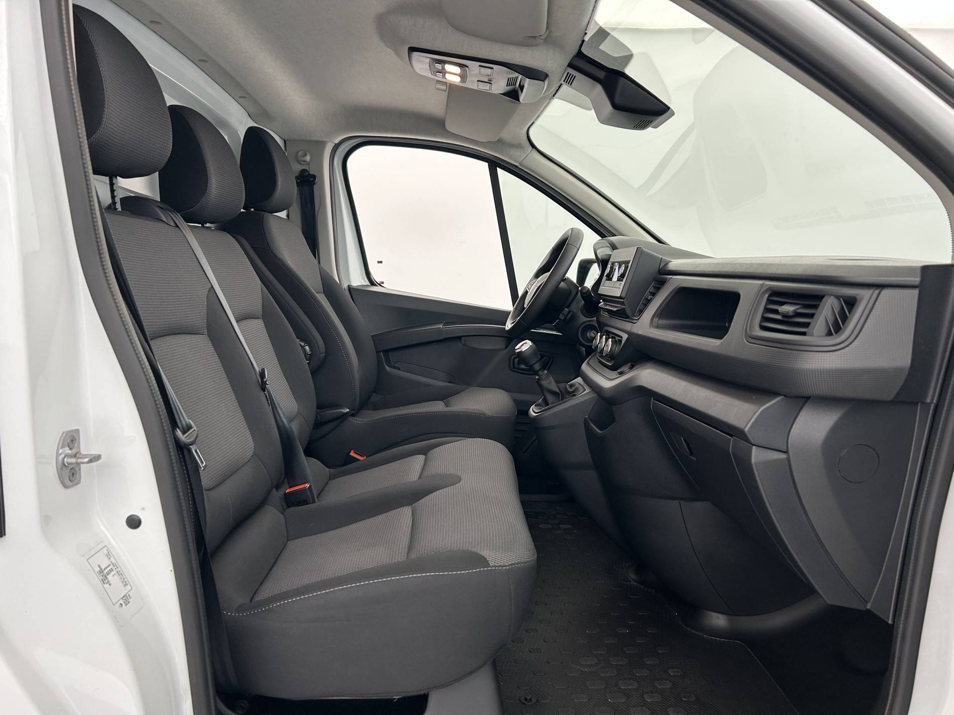 Vente en ligne Renault Trafic 3 Fourgon TRAFIC FG BLUE DCI 130 L1H1 3T GSR2 au prix de 23 999 €