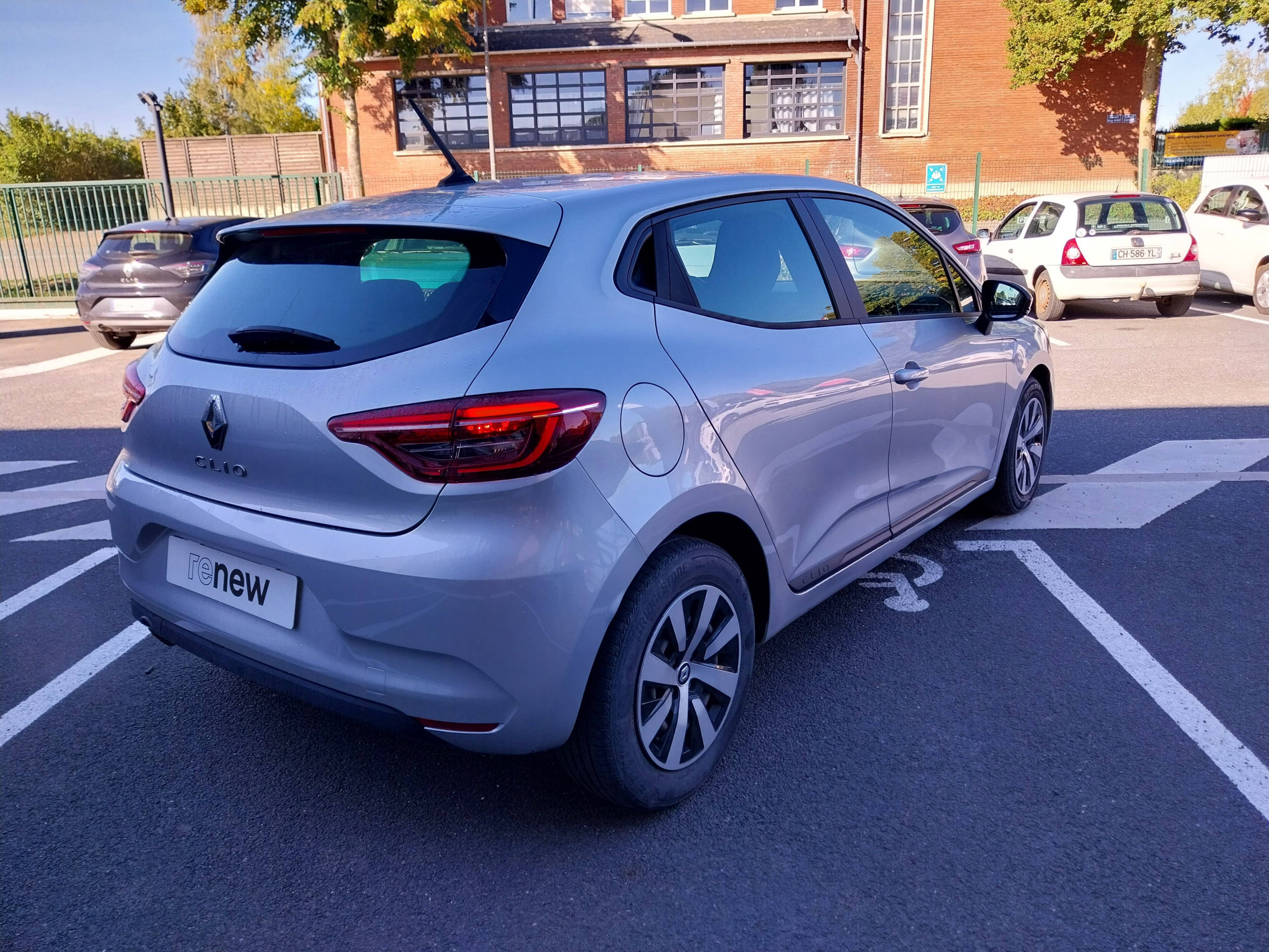 Vente en ligne Renault Clio 5 Clio TCe 90 au prix de 13 300 €