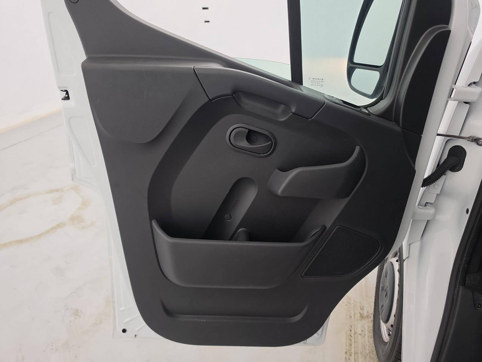 Vente en ligne Renault Master Fourgon MASTER FGN TRAC F3500 L3H3 BLUE DCI 135 au prix de 26 990 €