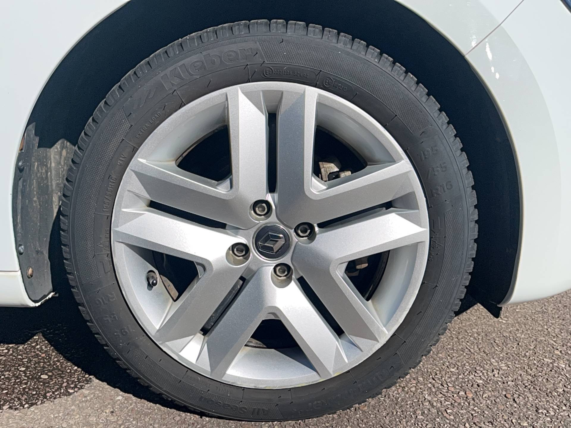 Vente en ligne Renault Clio 5 Clio E-Tech 140 - 21N au prix de 15 491 €