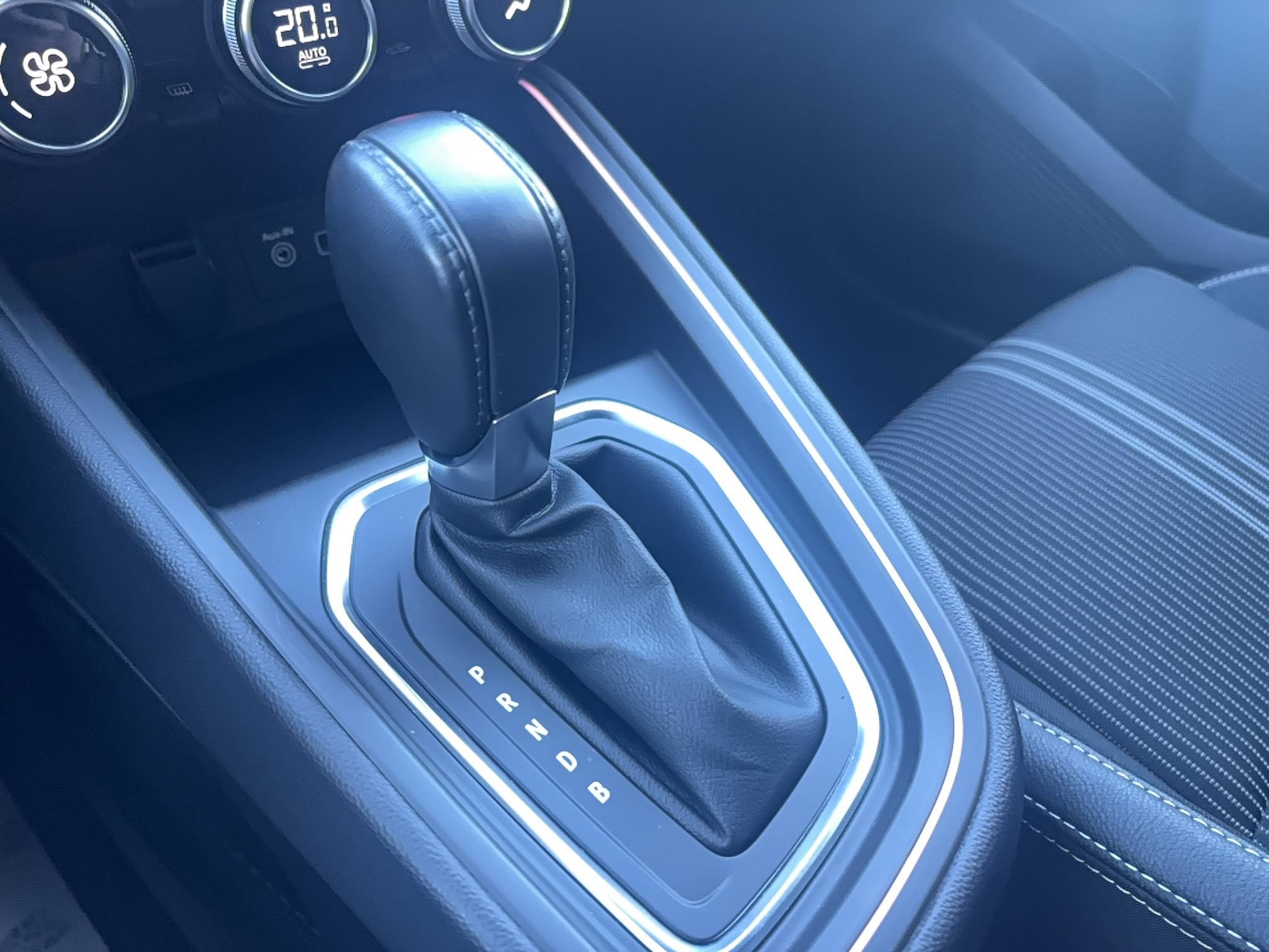 Vente en ligne Renault Clio 5 Clio E-Tech full hybrid 145 au prix de 19 490 €