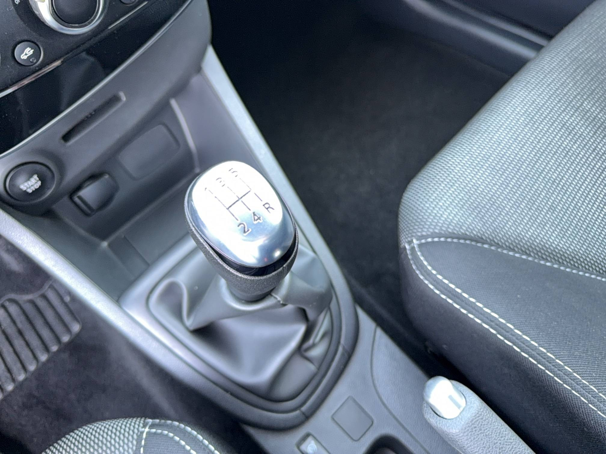 Vente en ligne Renault Clio 4 Clio 1.2 16V 75 au prix de 10 590 €