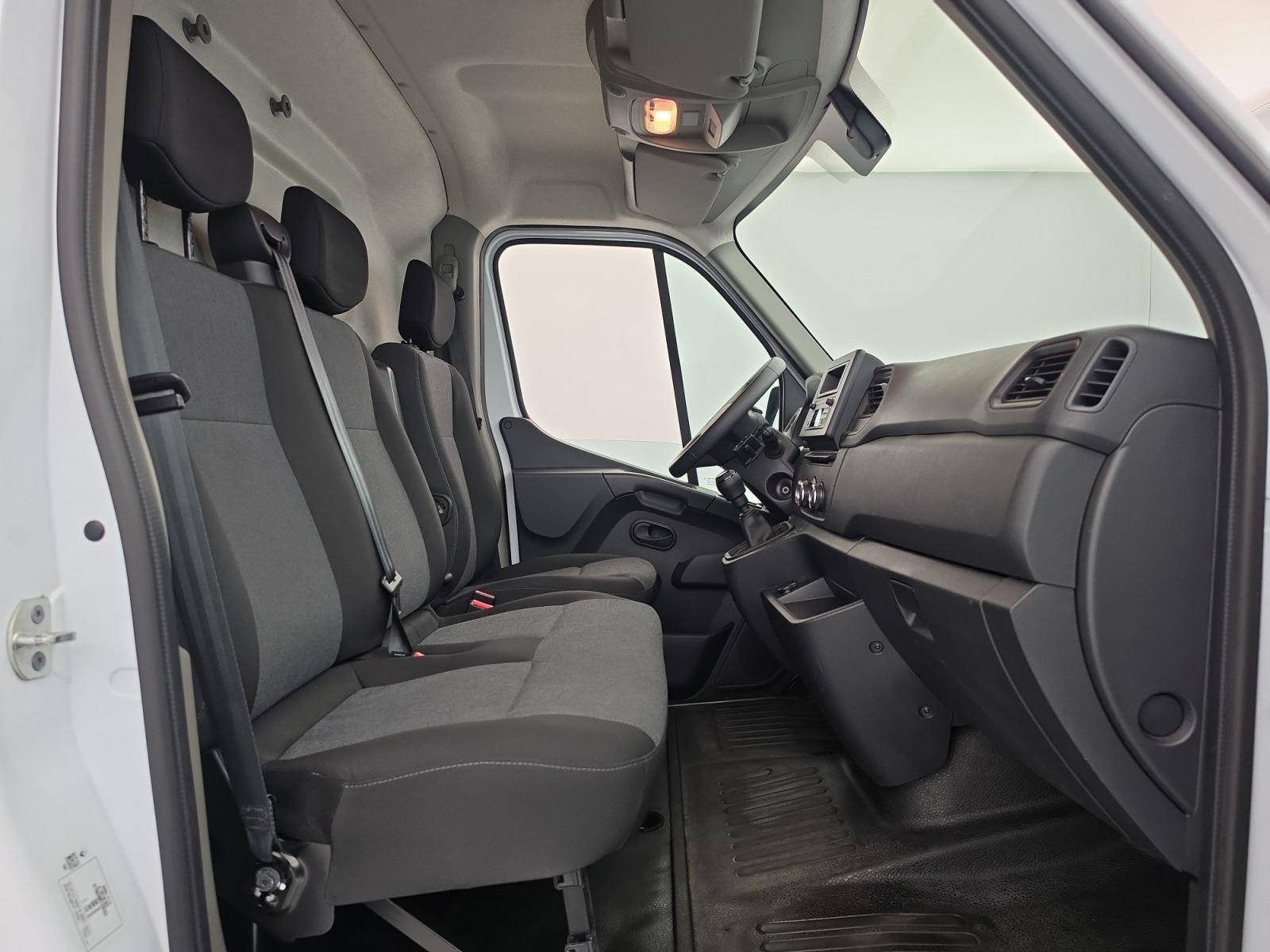 Vente en ligne Renault Master Fourgon MASTER FGN TRAC F3500 L2H2 BLUE DCI 135 au prix de 22 990 €