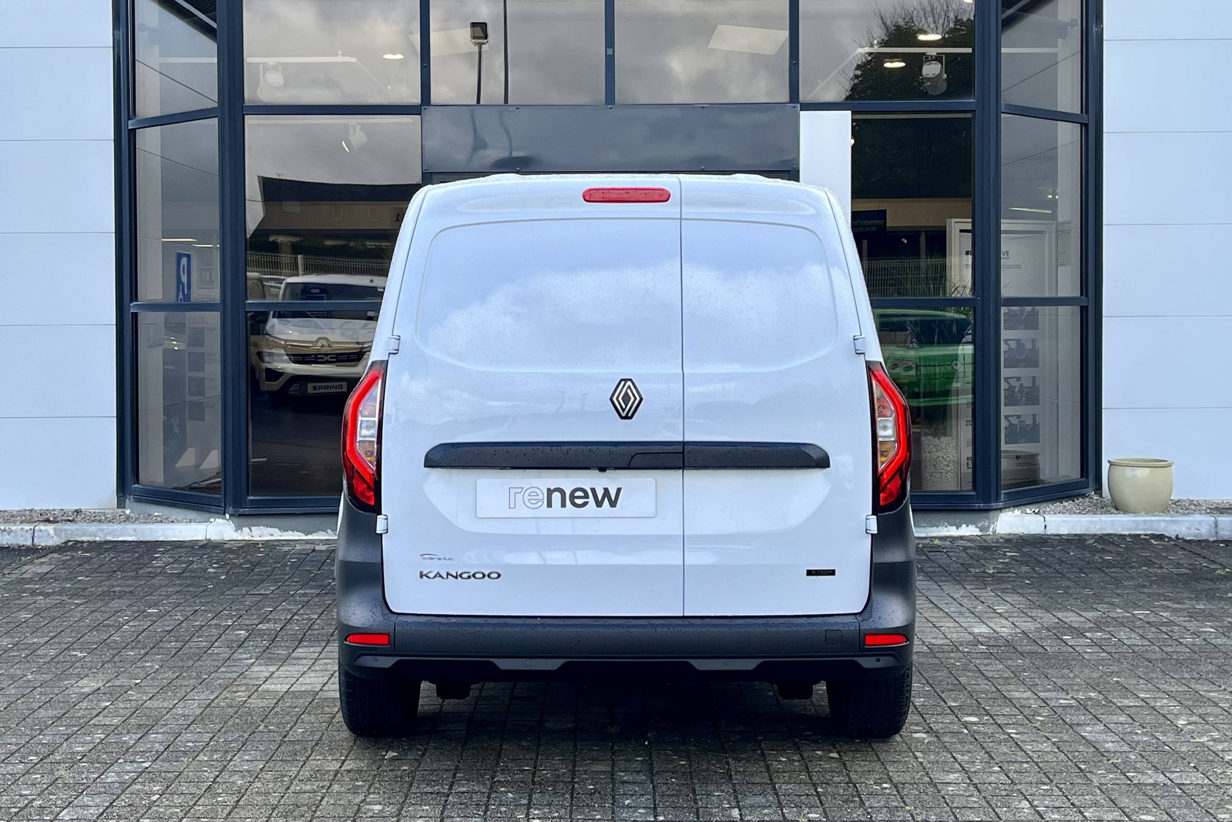 Vente en ligne Renault Kangoo Van E-Tech  FG TOLE L1 AC22/DC80 GSR2 au prix de 30 990 €