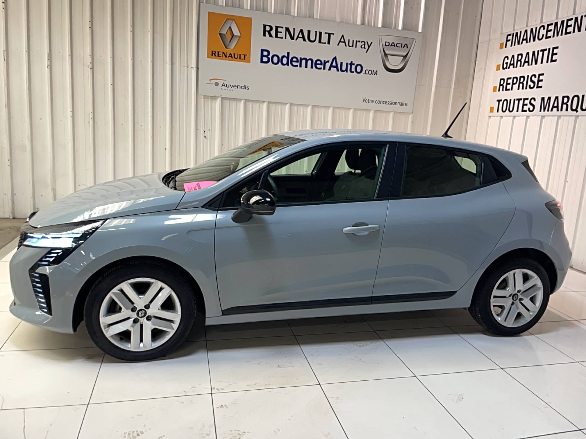 Vente en ligne Renault Clio 5 Clio TCe 90 au prix de 15 990 €